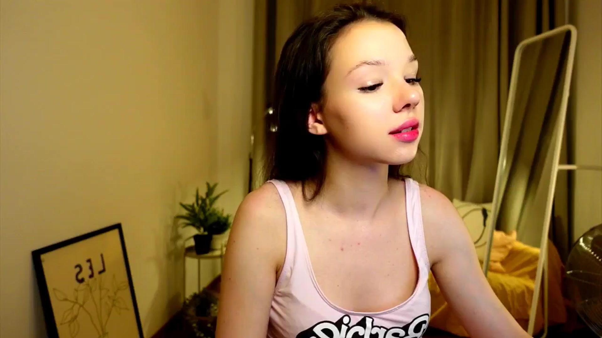 Gallery image thumbnail from LovePilll's myfreecams stream on, 06/30/2025, 12:01 image 16 of 20