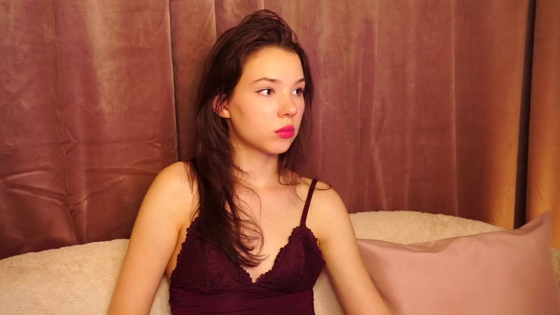Gallery image thumbnail from LovePilll's myfreecams stream on, 08/17/2025, 18:34 image 15 of 20