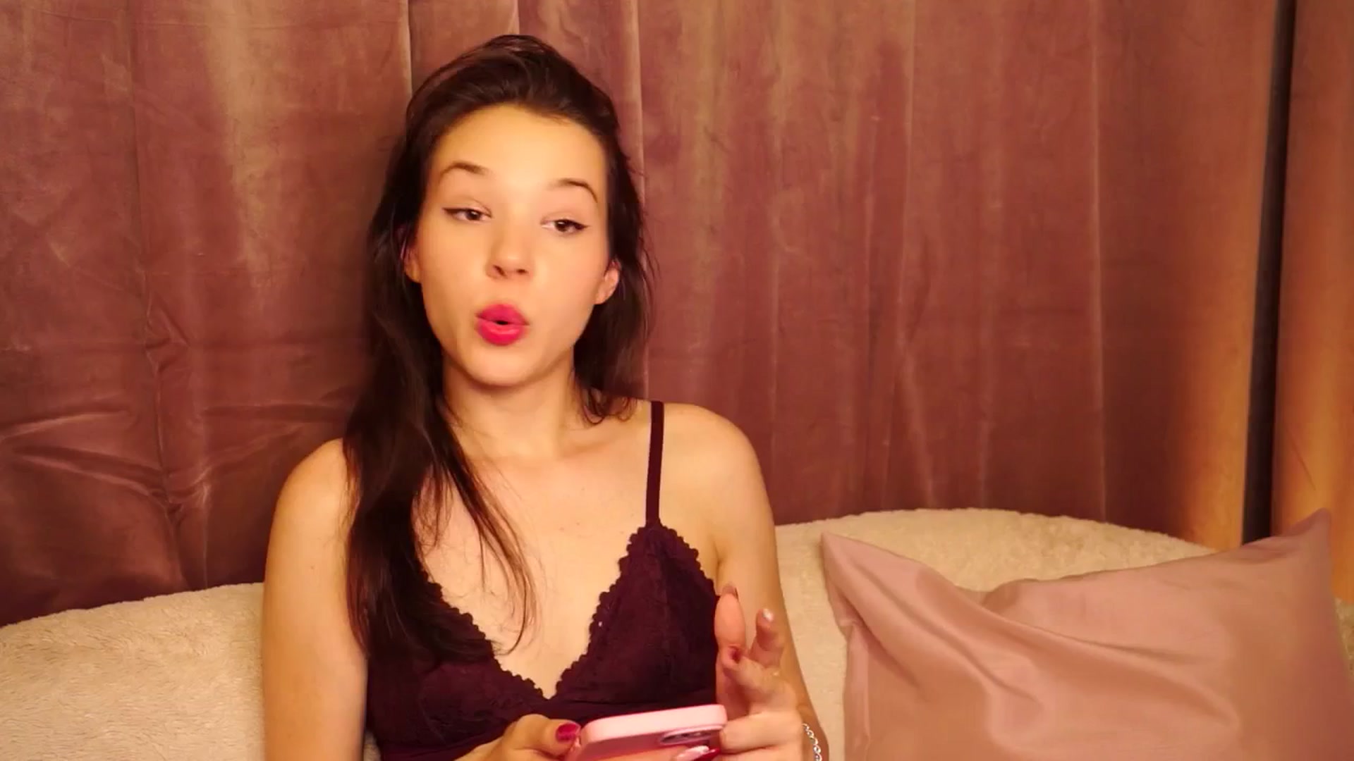 Gallery image thumbnail from LovePilll's myfreecams stream on, 08/17/2025, 18:34 image 3 of 20