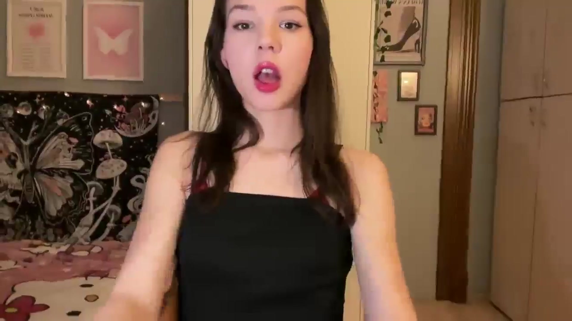 Gallery image thumbnail from LovePilll's myfreecams stream on, 12/31/2025, 23:06 image 8 of 20