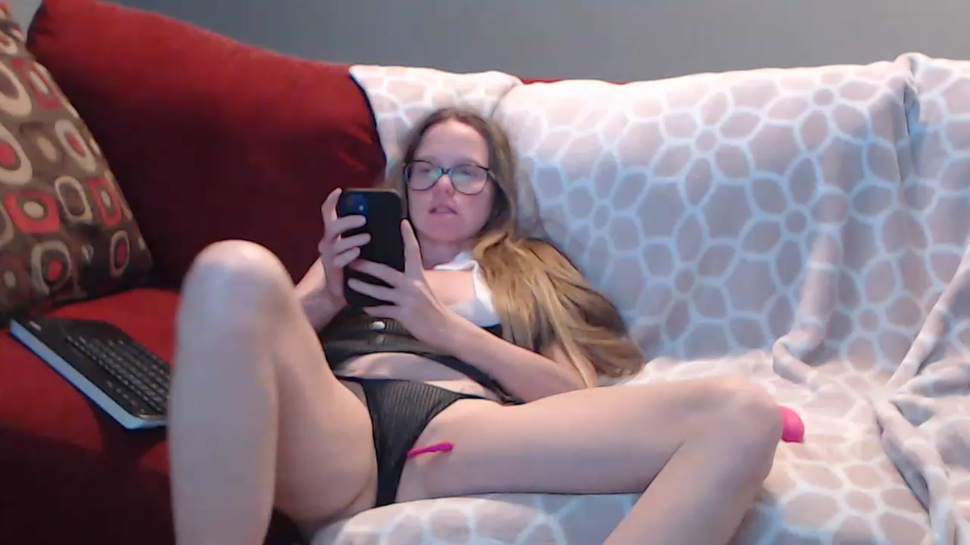 Gallery image thumbnail from LoveSparkle1's myfreecams stream on, 11/15/2022, 16:03 image 8 of 20