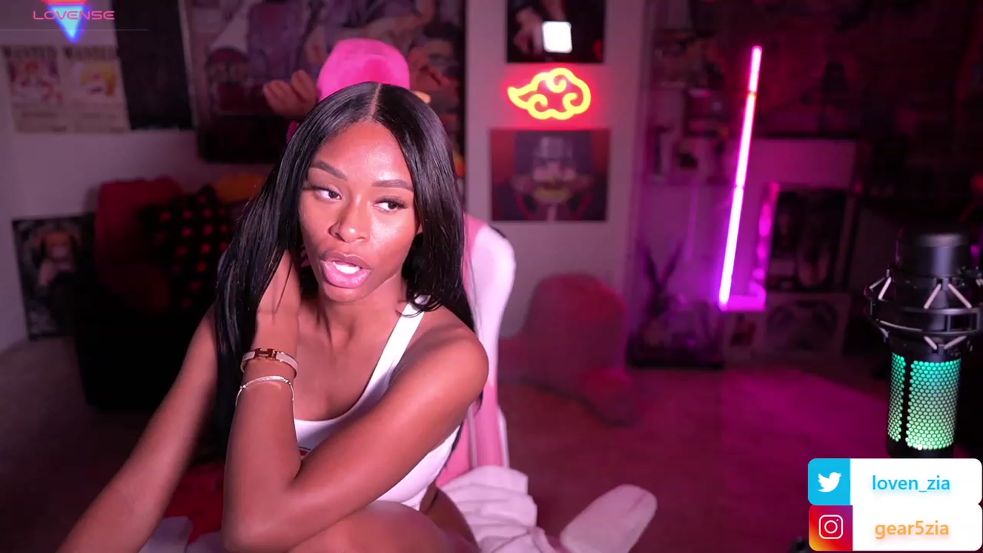 Gallery image thumbnail from LoveZia's myfreecams stream on, 09/25/2023, 08:45 image 11 of 20