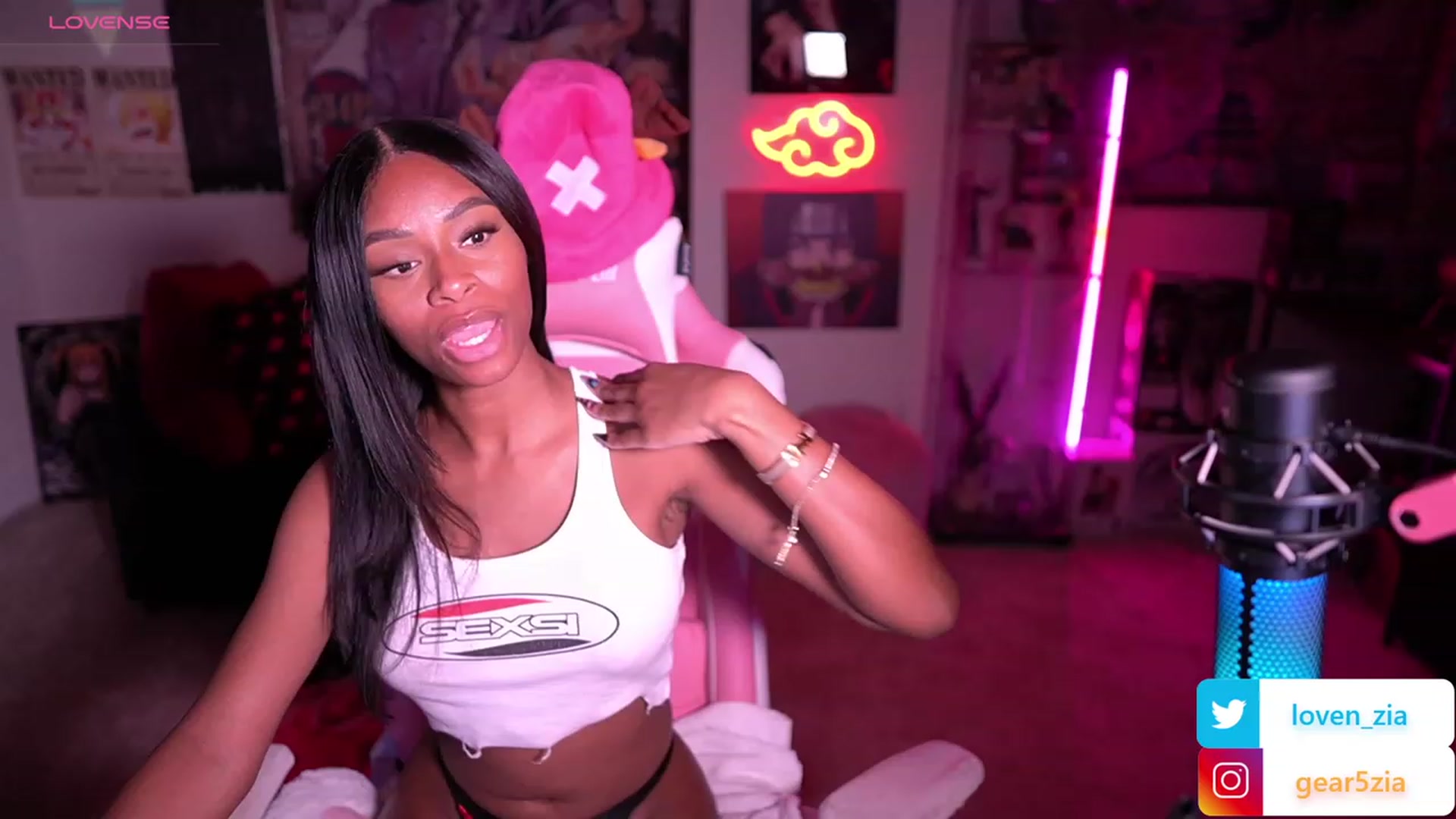 Gallery image thumbnail from LoveZia's myfreecams stream on, 09/25/2023, 08:45 image 7 of 20