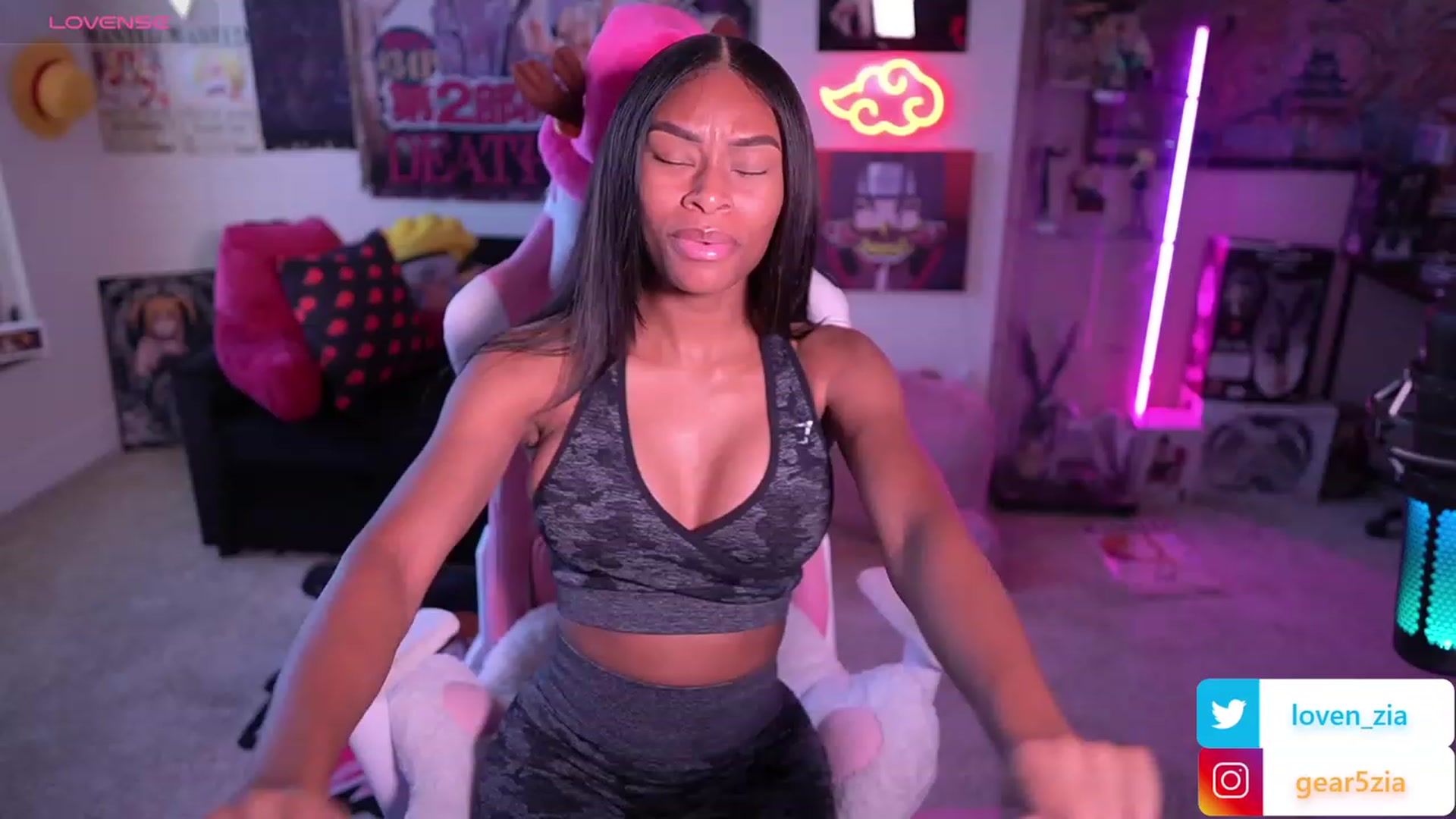 Gallery image thumbnail from LoveZia's myfreecams stream on, 09/26/2023, 16:28 image 3 of 20