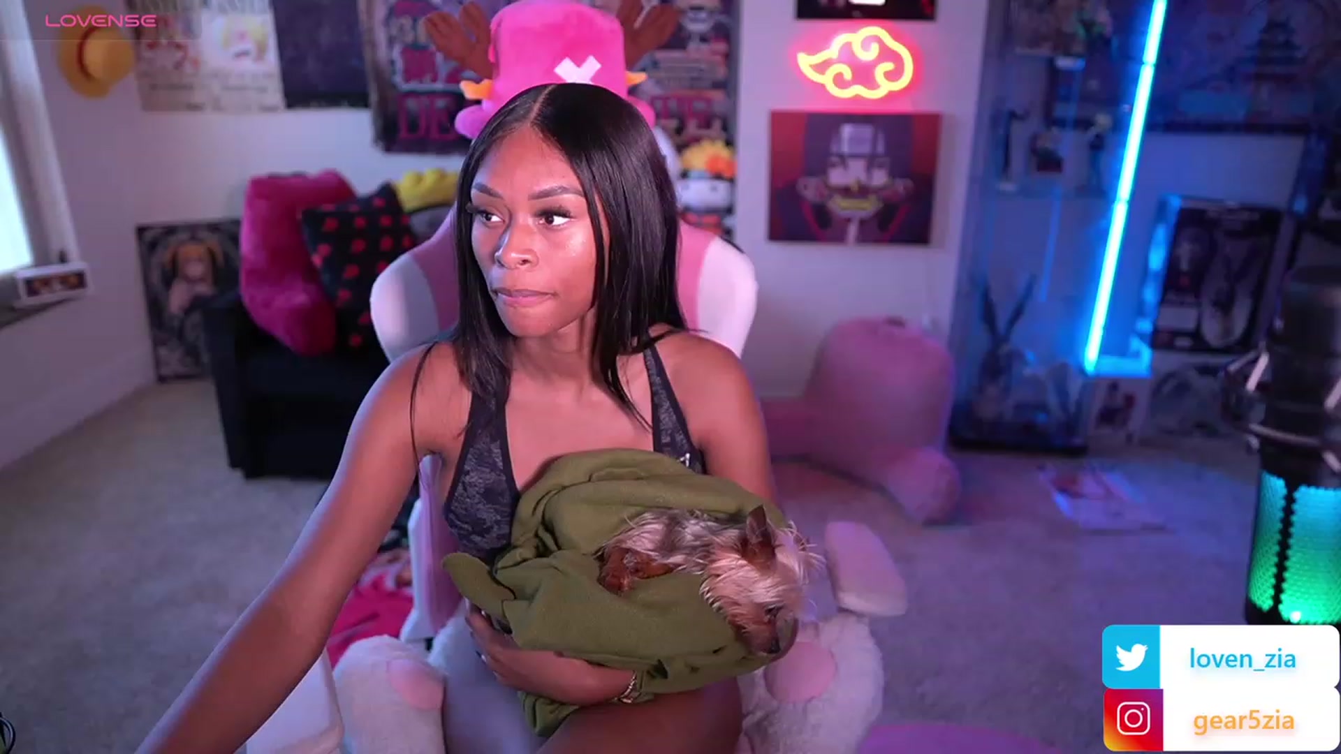 Gallery image thumbnail from LoveZia's myfreecams stream on, 09/26/2023, 21:27 image 7 of 20