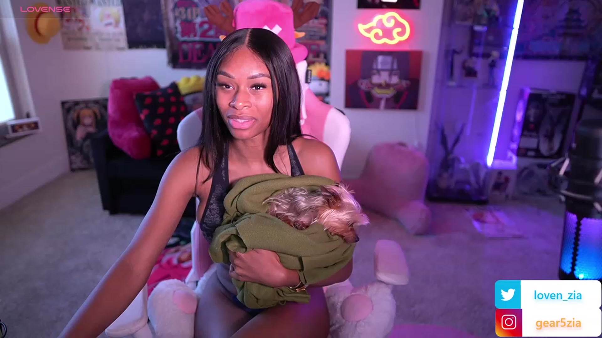 Gallery image thumbnail from LoveZia's myfreecams stream on, 09/26/2023, 21:27 image 6 of 20