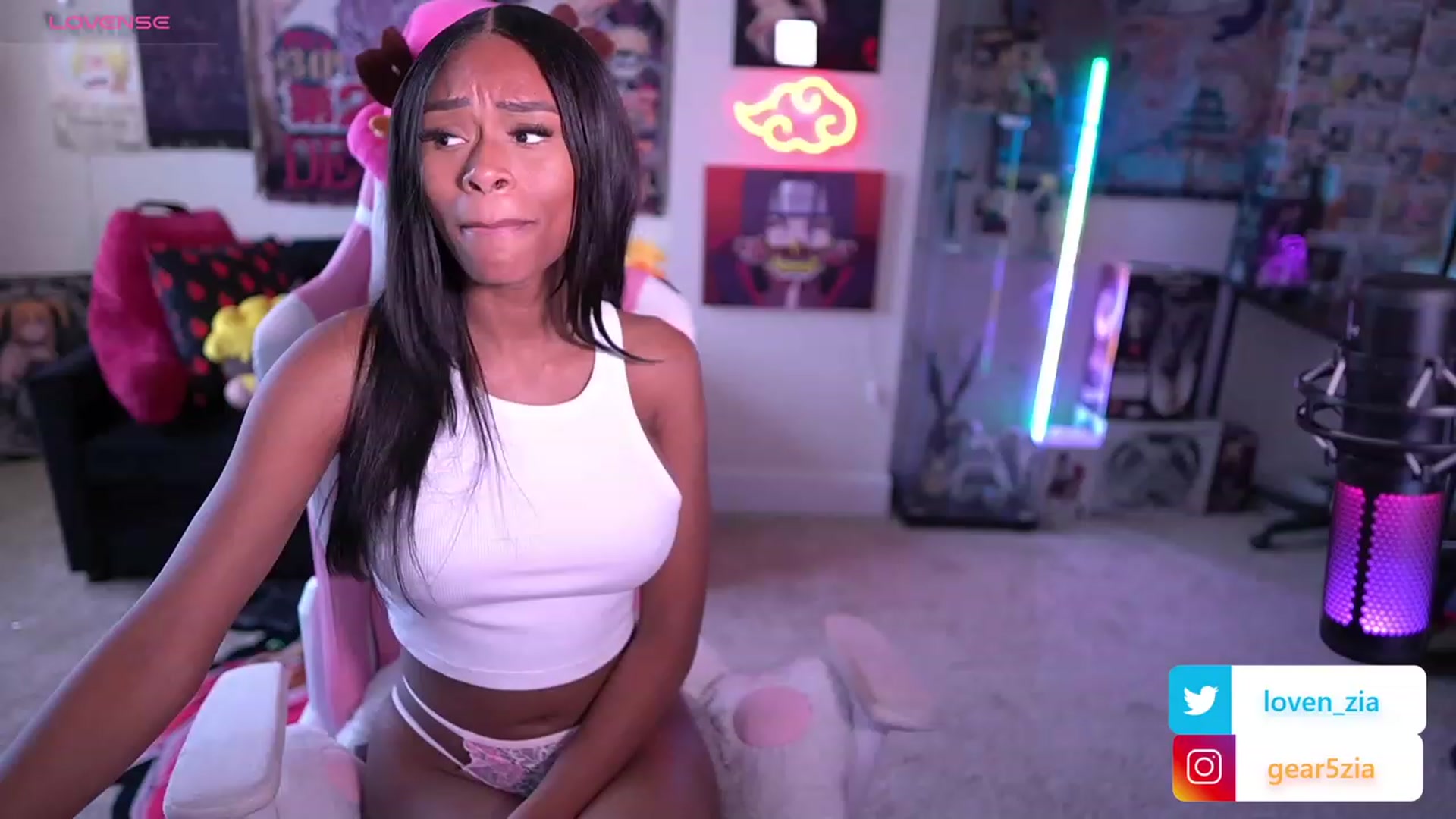 Gallery image thumbnail from LoveZia's myfreecams stream on, 09/29/2023, 19:22 image 17 of 20
