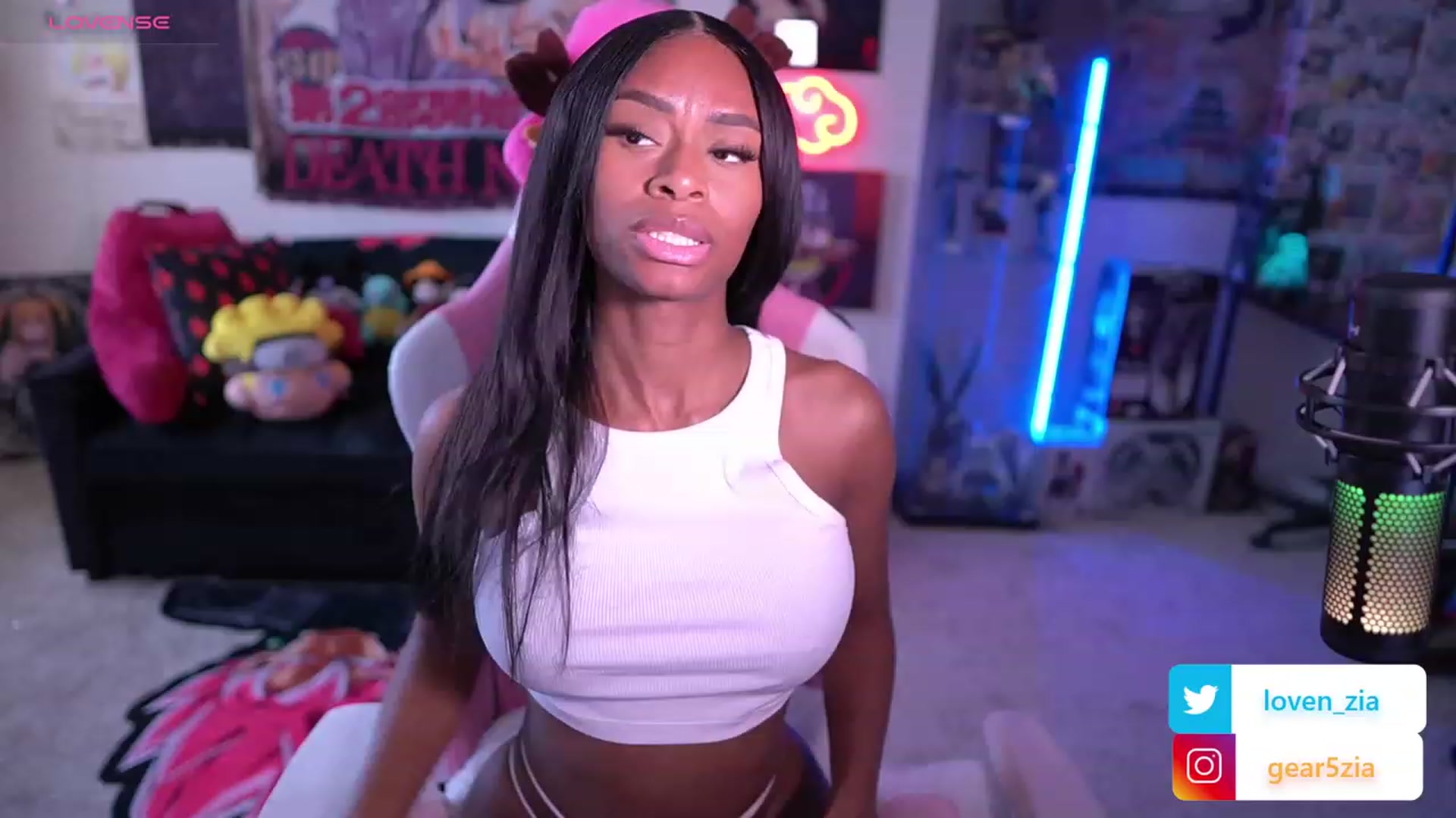 Gallery image thumbnail from LoveZia's myfreecams stream on, 09/29/2023, 19:22 image 18 of 20