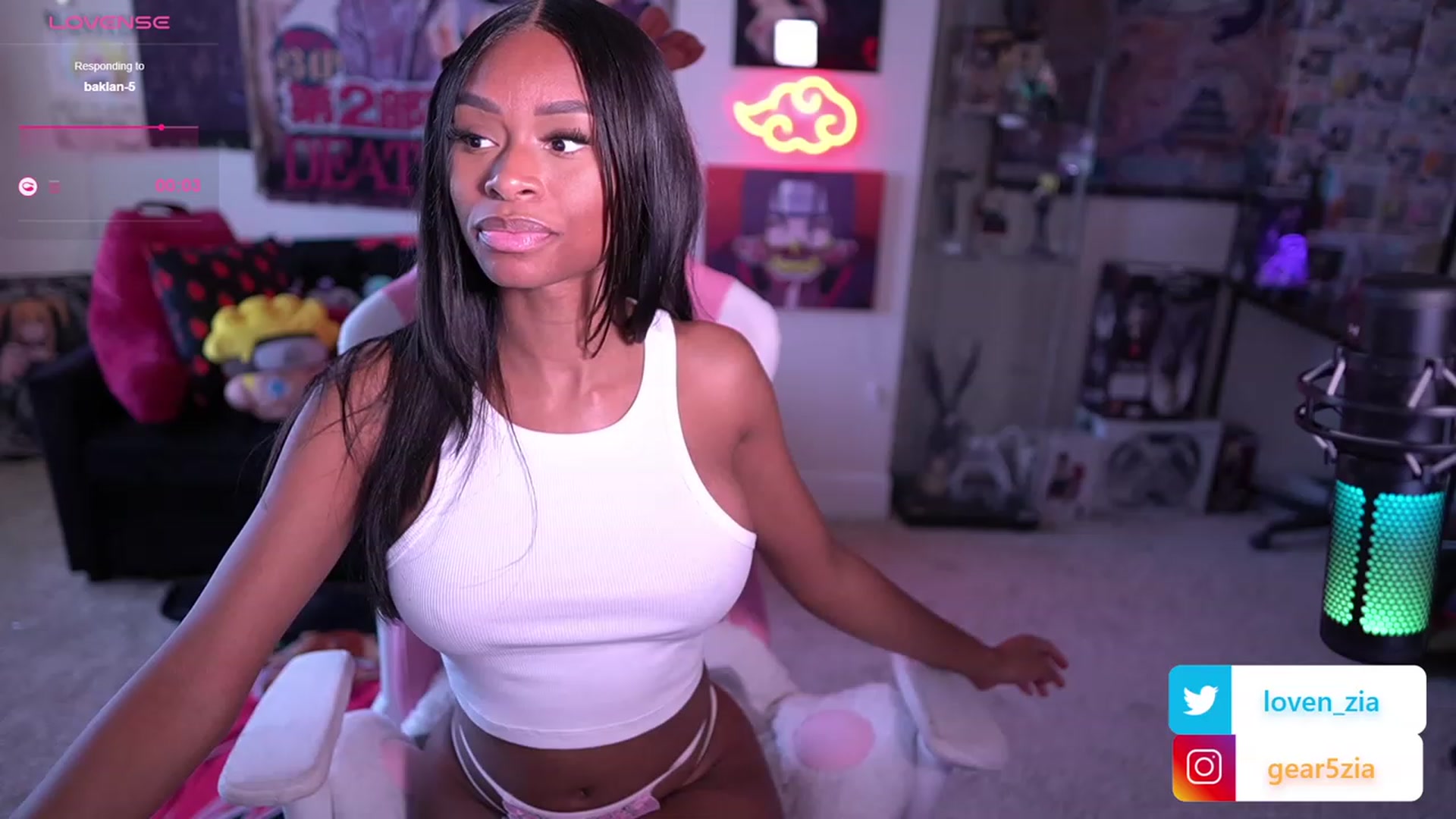 Gallery image thumbnail from LoveZia's myfreecams stream on, 09/29/2023, 19:22 image 15 of 20