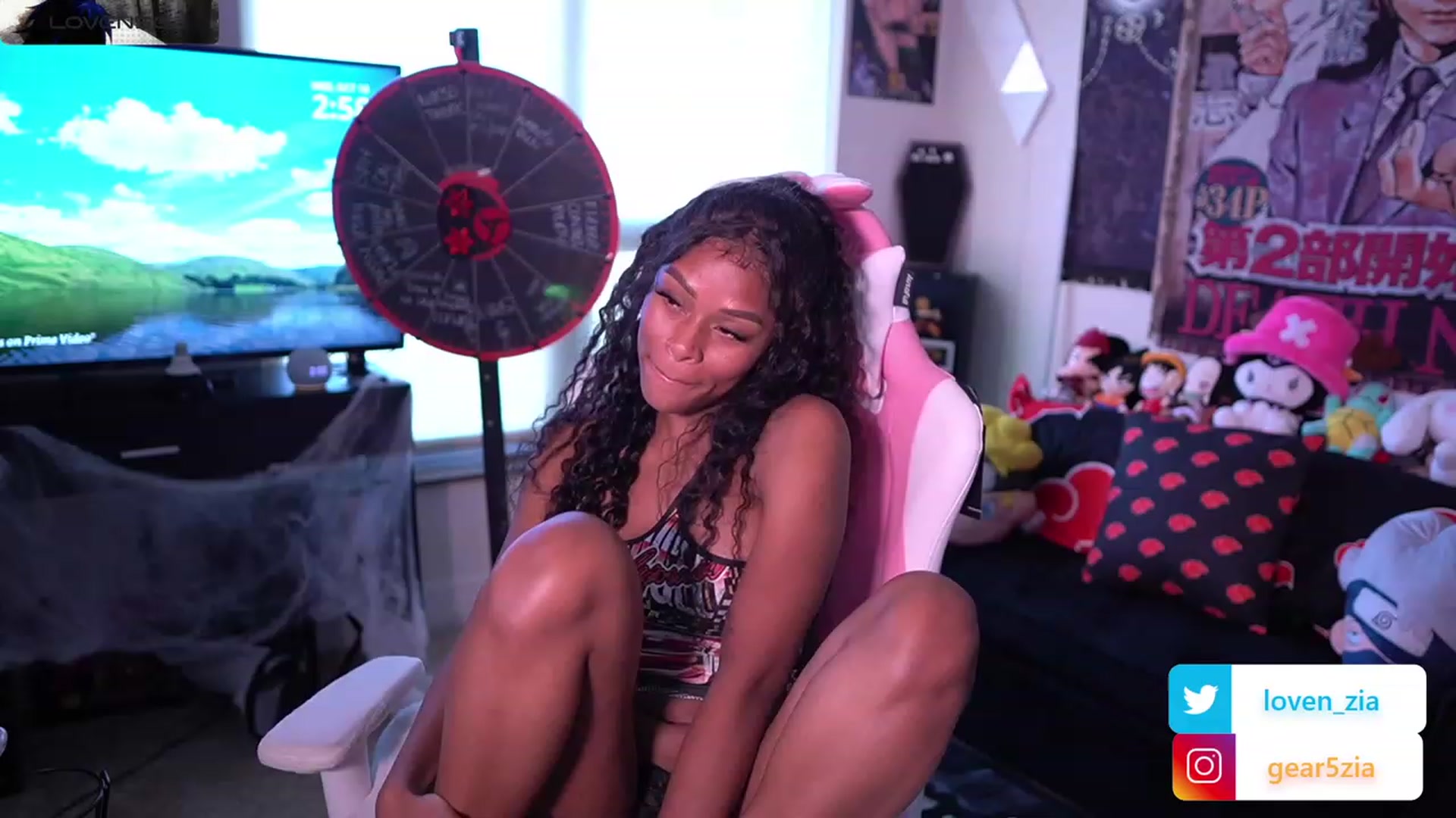 Gallery image thumbnail from LoveZia's myfreecams stream on, 10/18/2023, 20:17 image 12 of 20