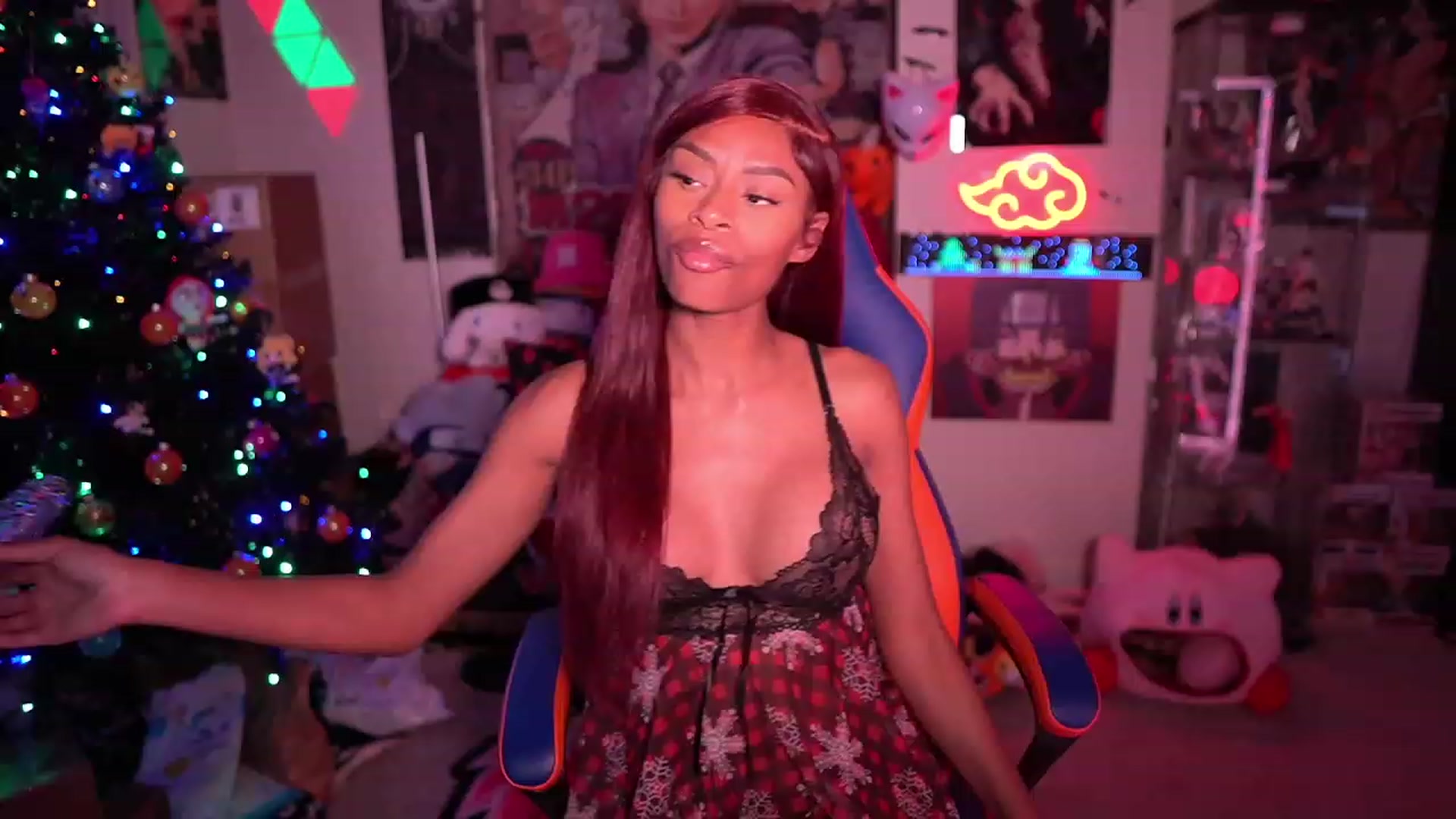 Gallery image thumbnail from LoveZia's myfreecams stream on, 12/19/2023, 06:09 image 16 of 20