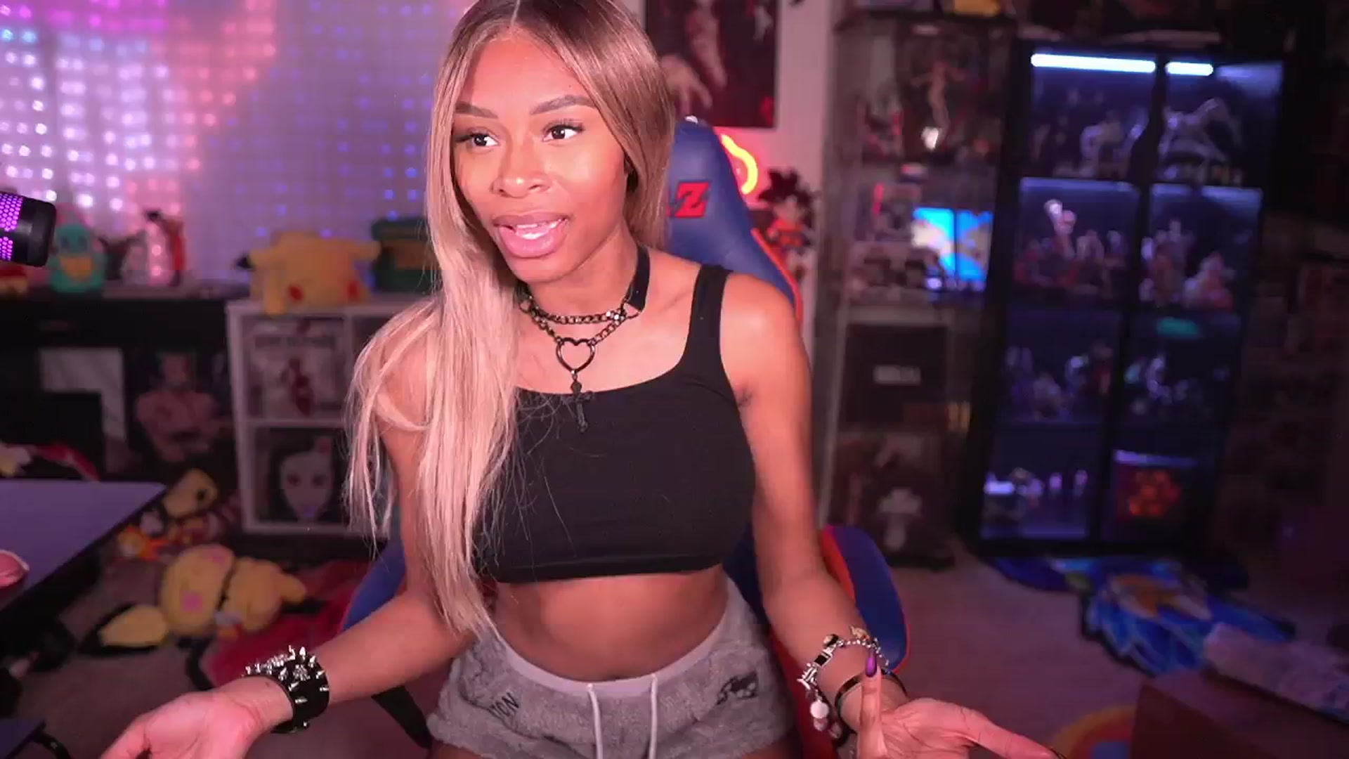 Gallery image thumbnail from LoveZia's myfreecams stream on, 04/18/2024, 05:43 image 14 of 20