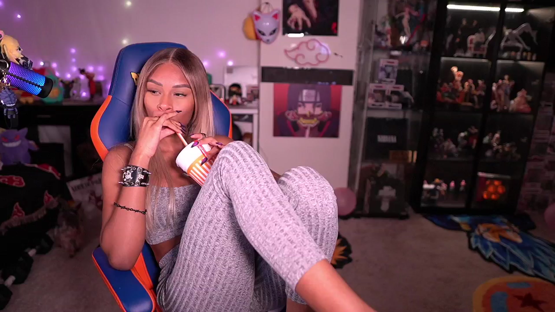 Gallery image thumbnail from LoveZia's myfreecams stream on, 04/22/2024, 06:17 image 3 of 20