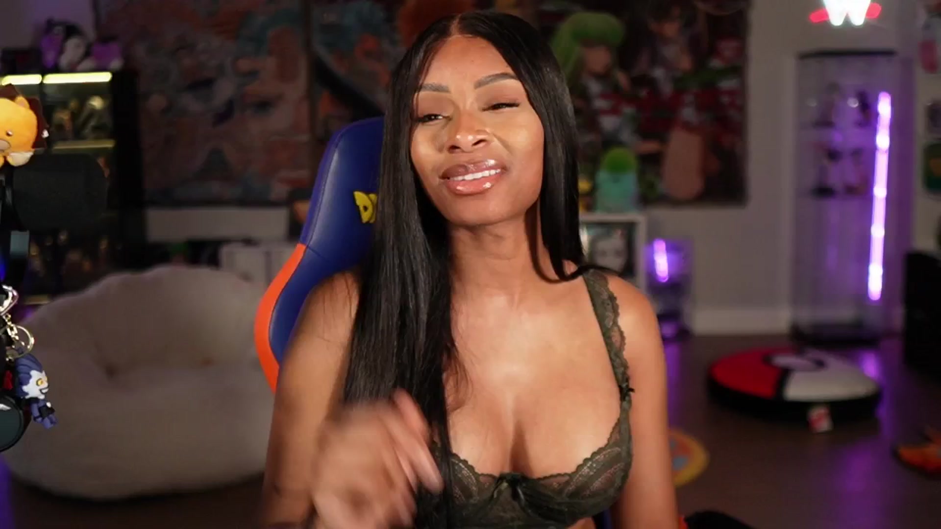 Gallery image thumbnail from LoveZia's myfreecams stream on, 12/31/2024, 24:09 image 13 of 20