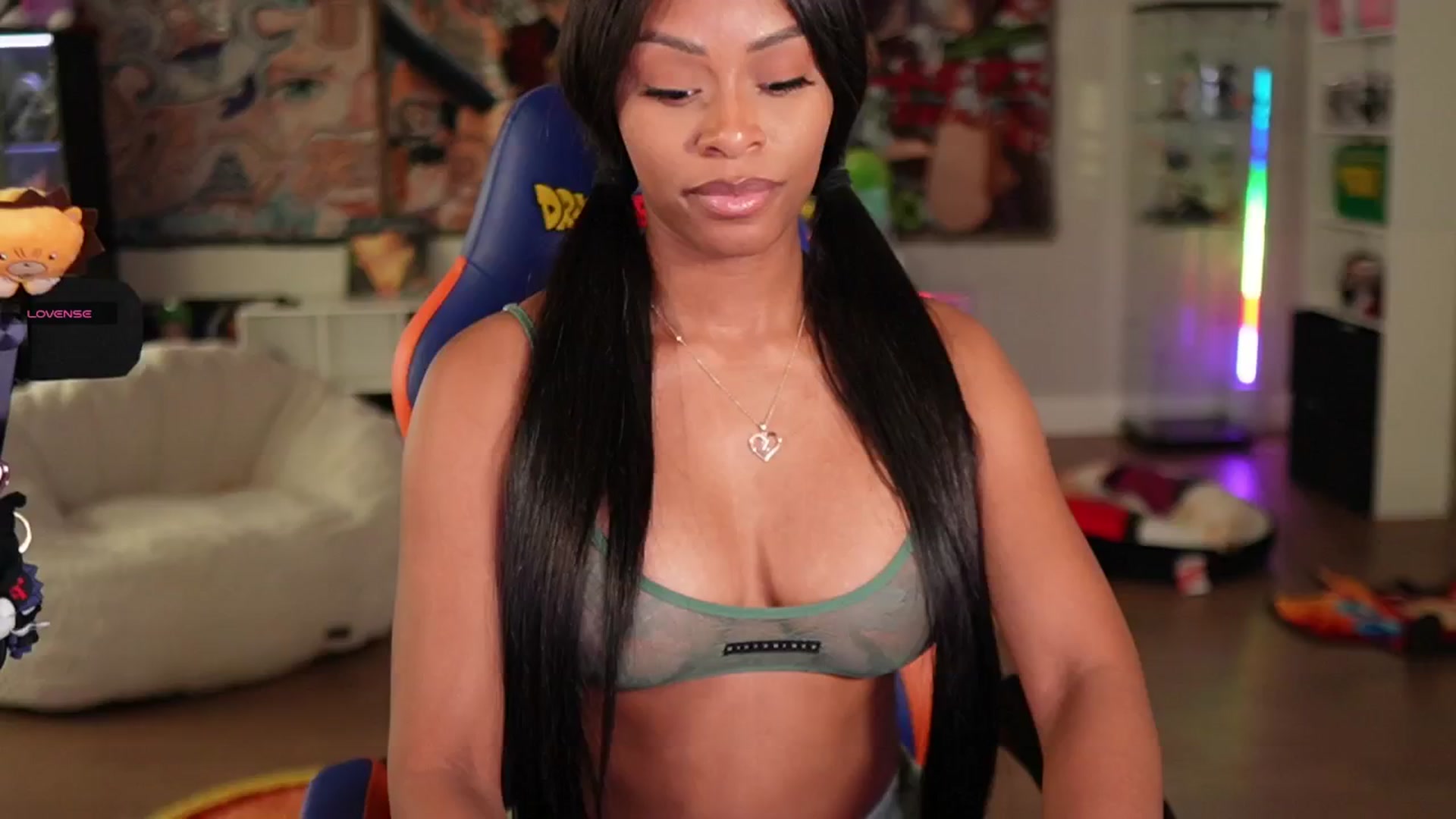 Gallery image thumbnail from LoveZia's myfreecams stream on, 01/01/2025, 24:16 image 12 of 20