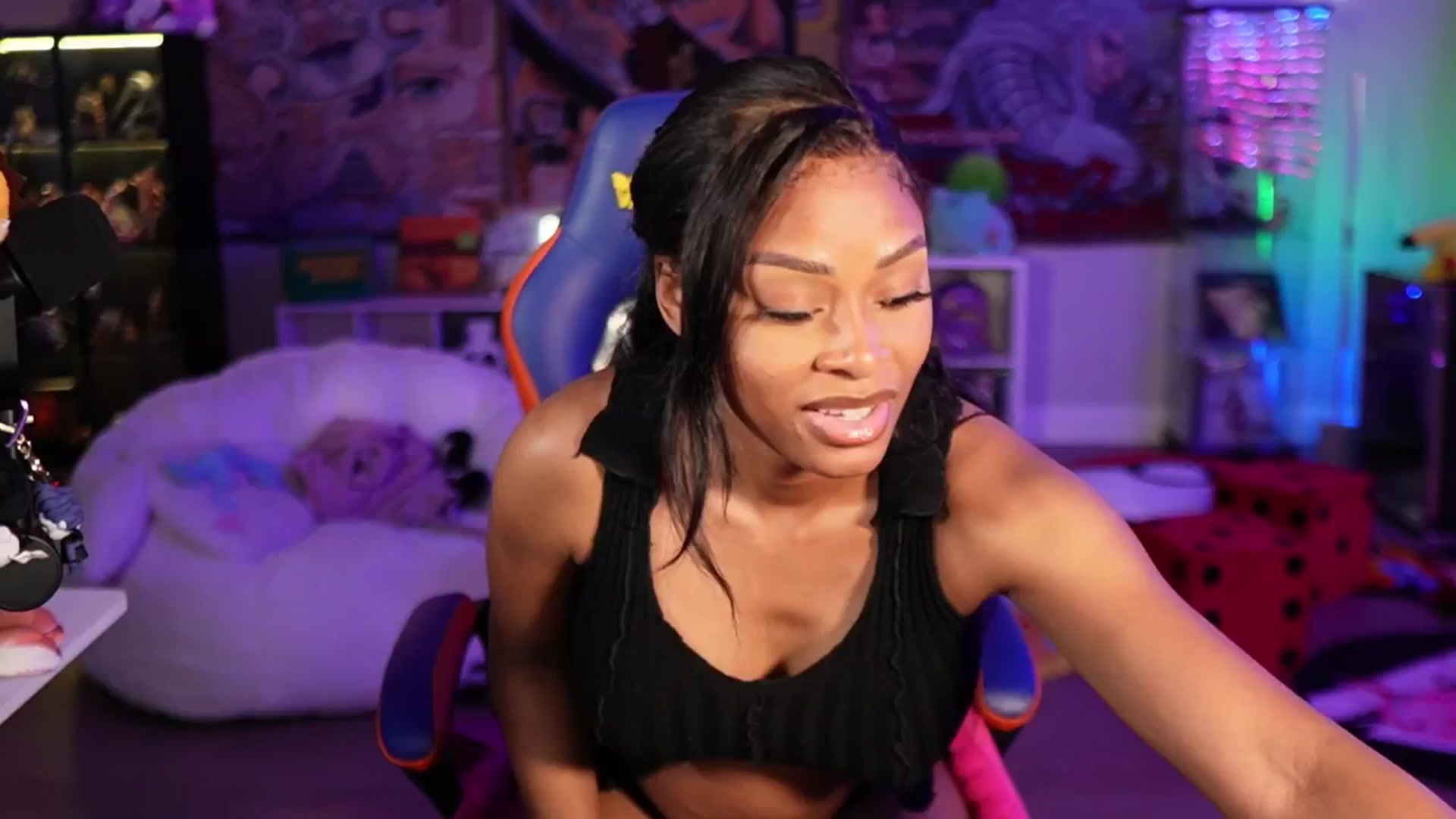 Gallery image thumbnail from LoveZia's myfreecams stream on, 03/23/2025, 01:02 image 7 of 20