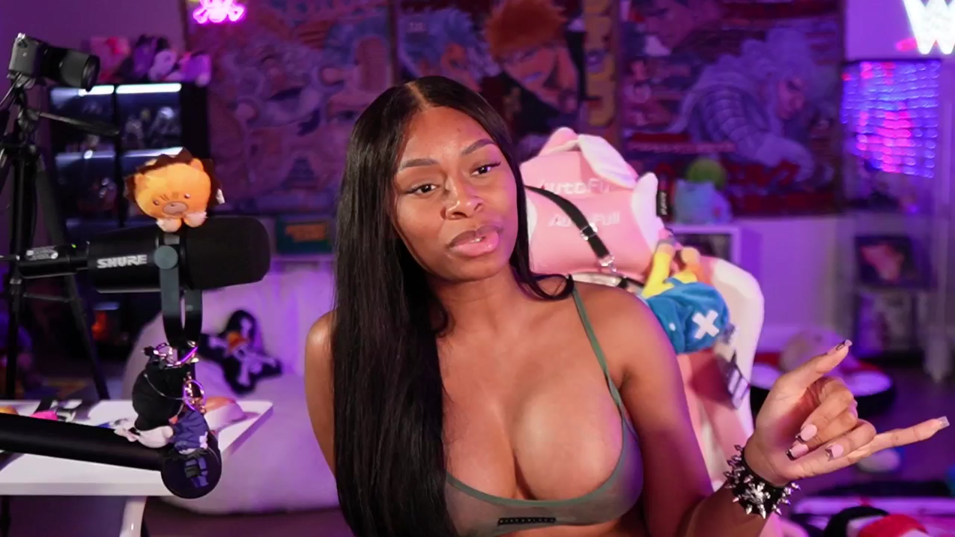 Gallery image thumbnail from LoveZia's myfreecams stream on, 03/31/2025, 04:52 image 7 of 20
