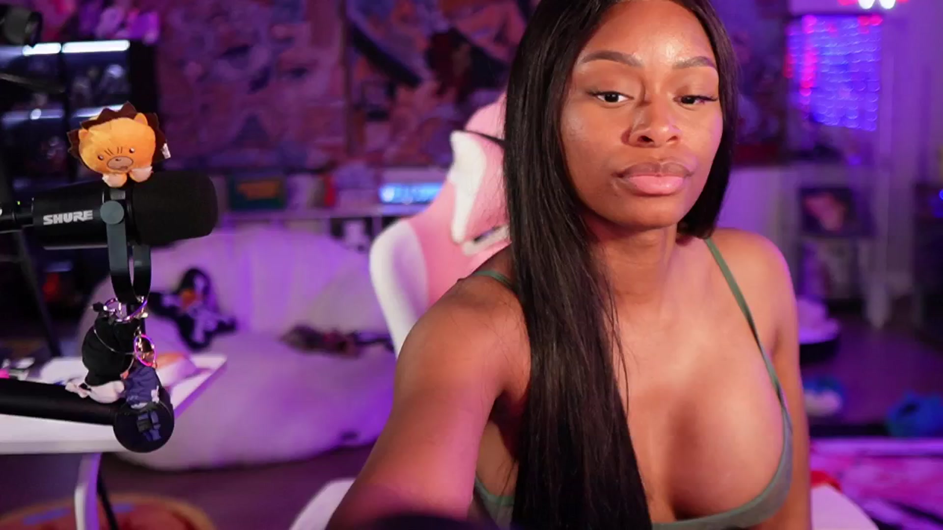Gallery image thumbnail from LoveZia's myfreecams stream on, 03/31/2025, 04:52 image 20 of 20