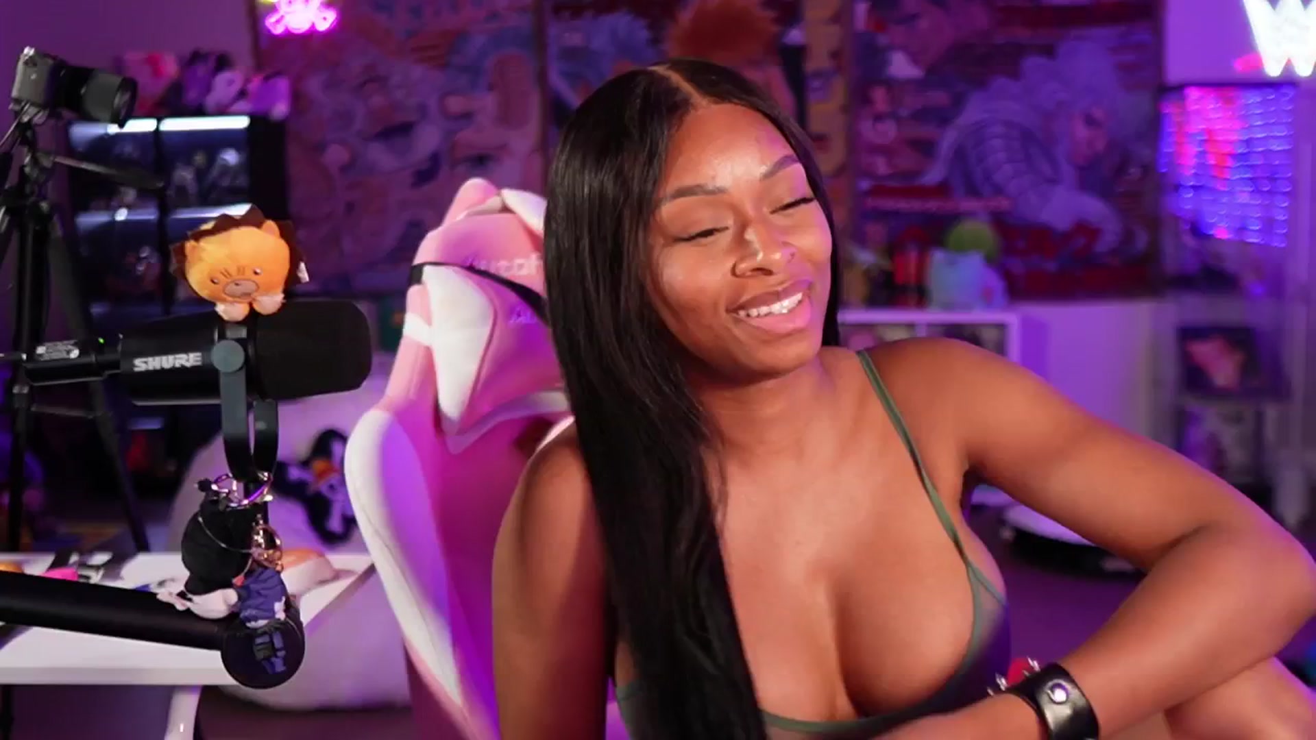 Gallery image thumbnail from LoveZia's myfreecams stream on, 03/31/2025, 04:52 image 10 of 20