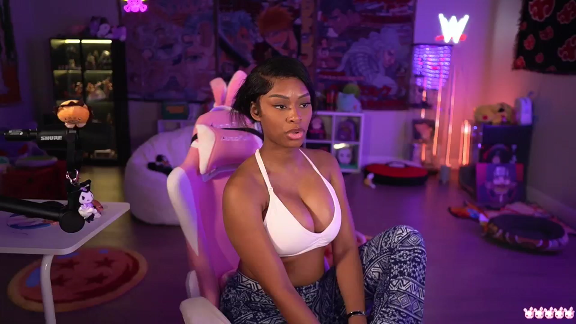 Gallery image thumbnail from LoveZia's myfreecams stream on, 04/30/2025, 19:16 image 3 of 20