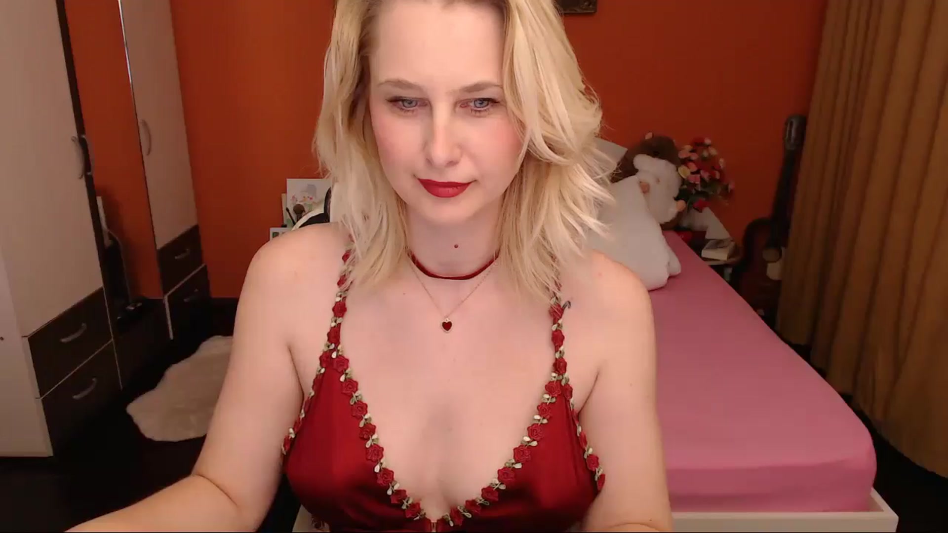 Gallery image thumbnail from LoveeSunshine's myfreecams stream on, 03/08/2026, 20:11 image 7 of 20