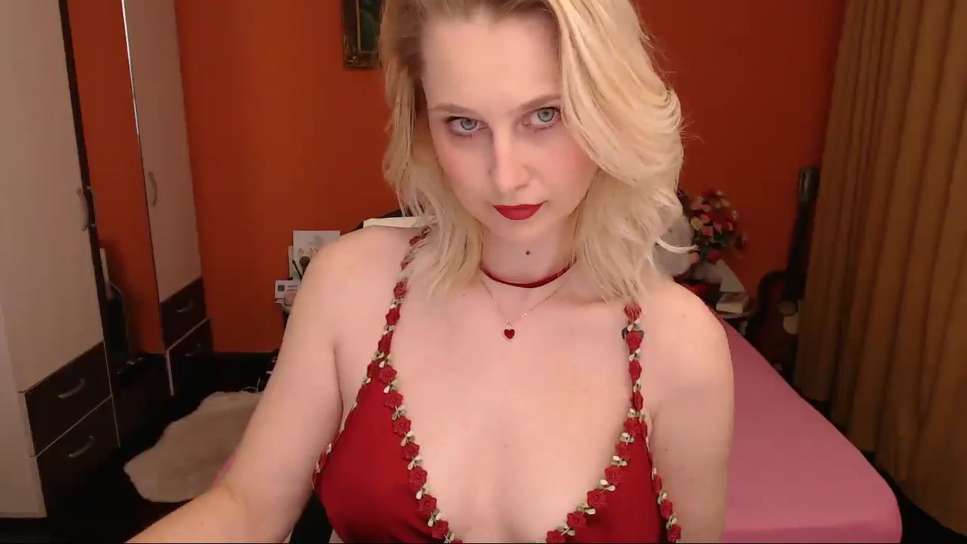 Gallery image thumbnail from LoveeSunshine's myfreecams stream on, 03/08/2026, 20:11 image 3 of 20
