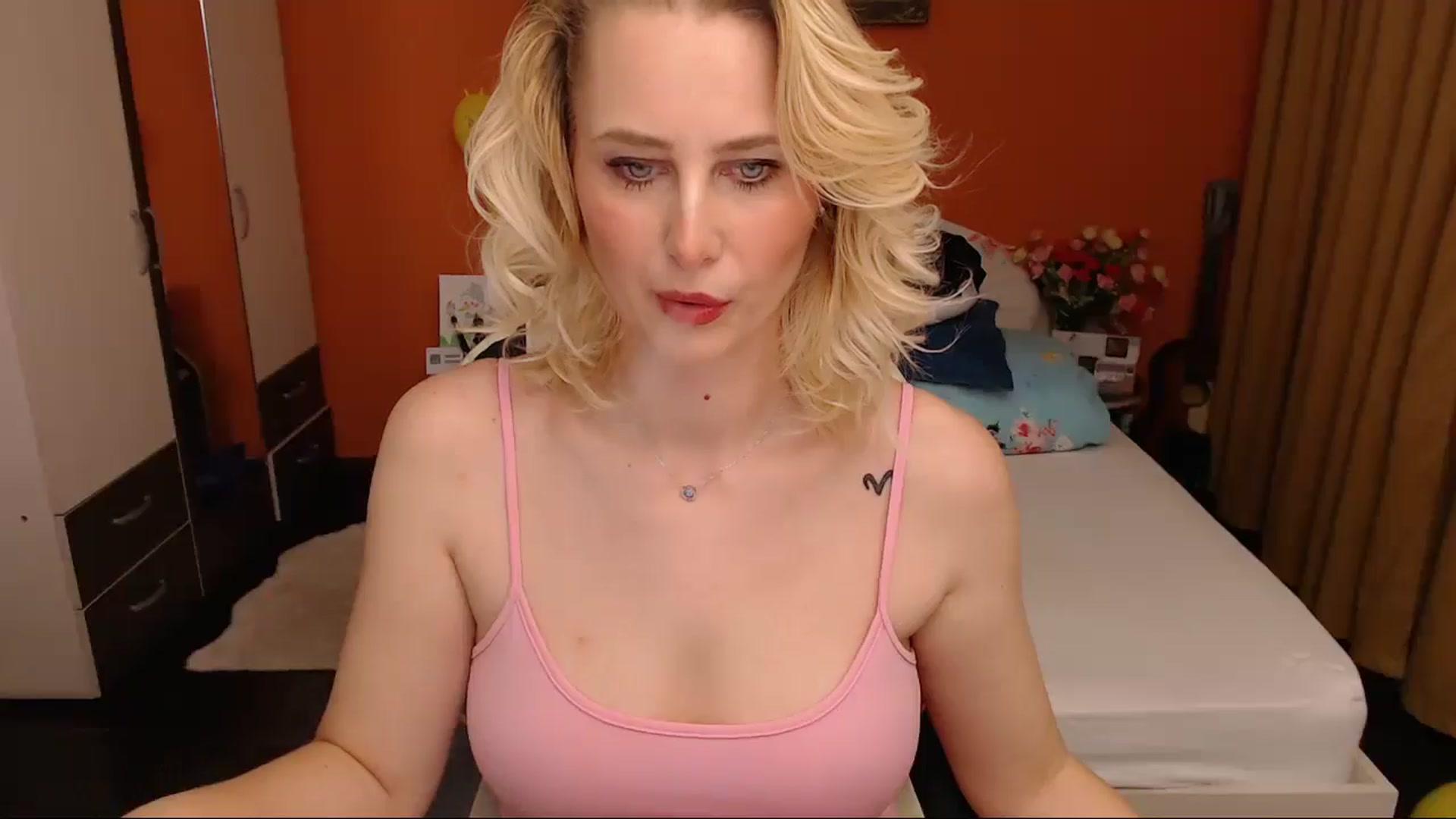 Gallery image thumbnail from LoveeSunshine's myfreecams stream on, 03/23/2026, 20:41 image 17 of 20