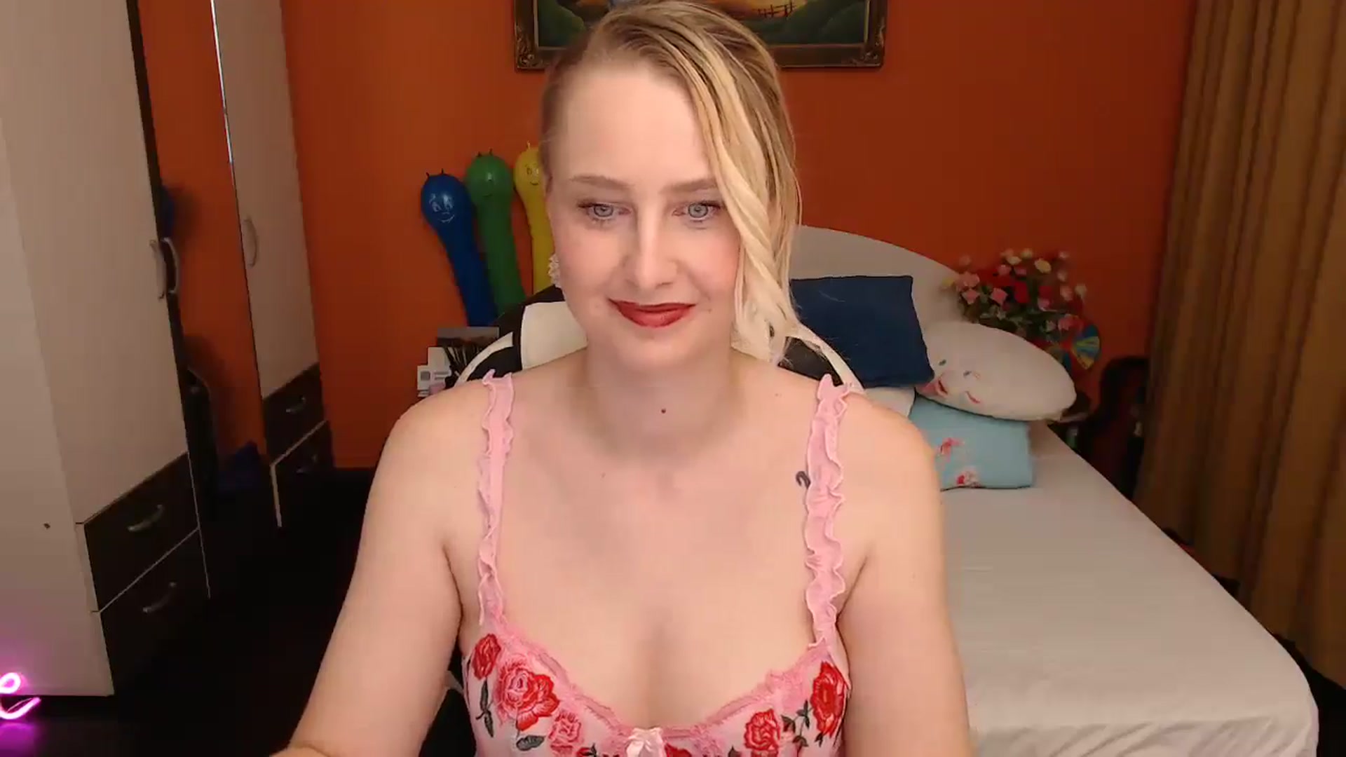 Gallery image thumbnail from LoveeSunshine's myfreecams stream on, 04/06/2026, 24:33 image 12 of 20