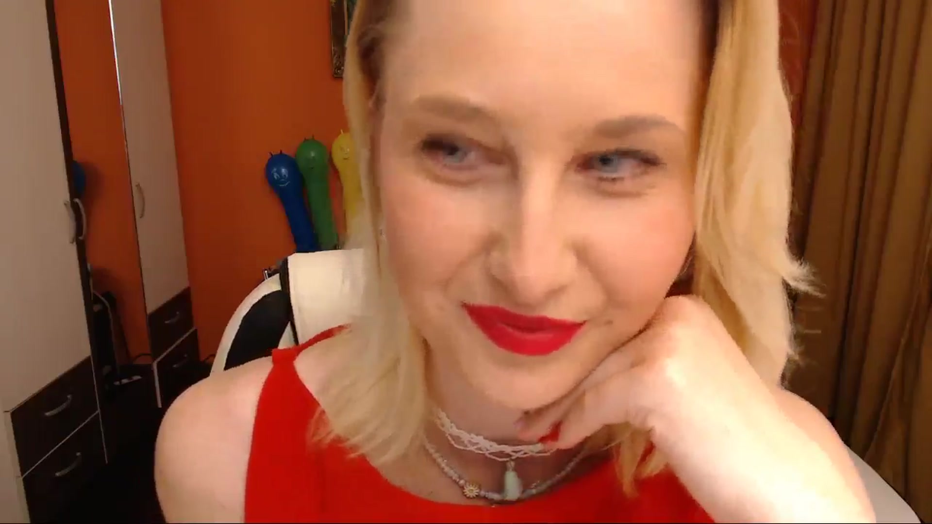 Gallery image thumbnail from LoveeSunshine's myfreecams stream on, 04/12/2026, 21:33 image 18 of 20