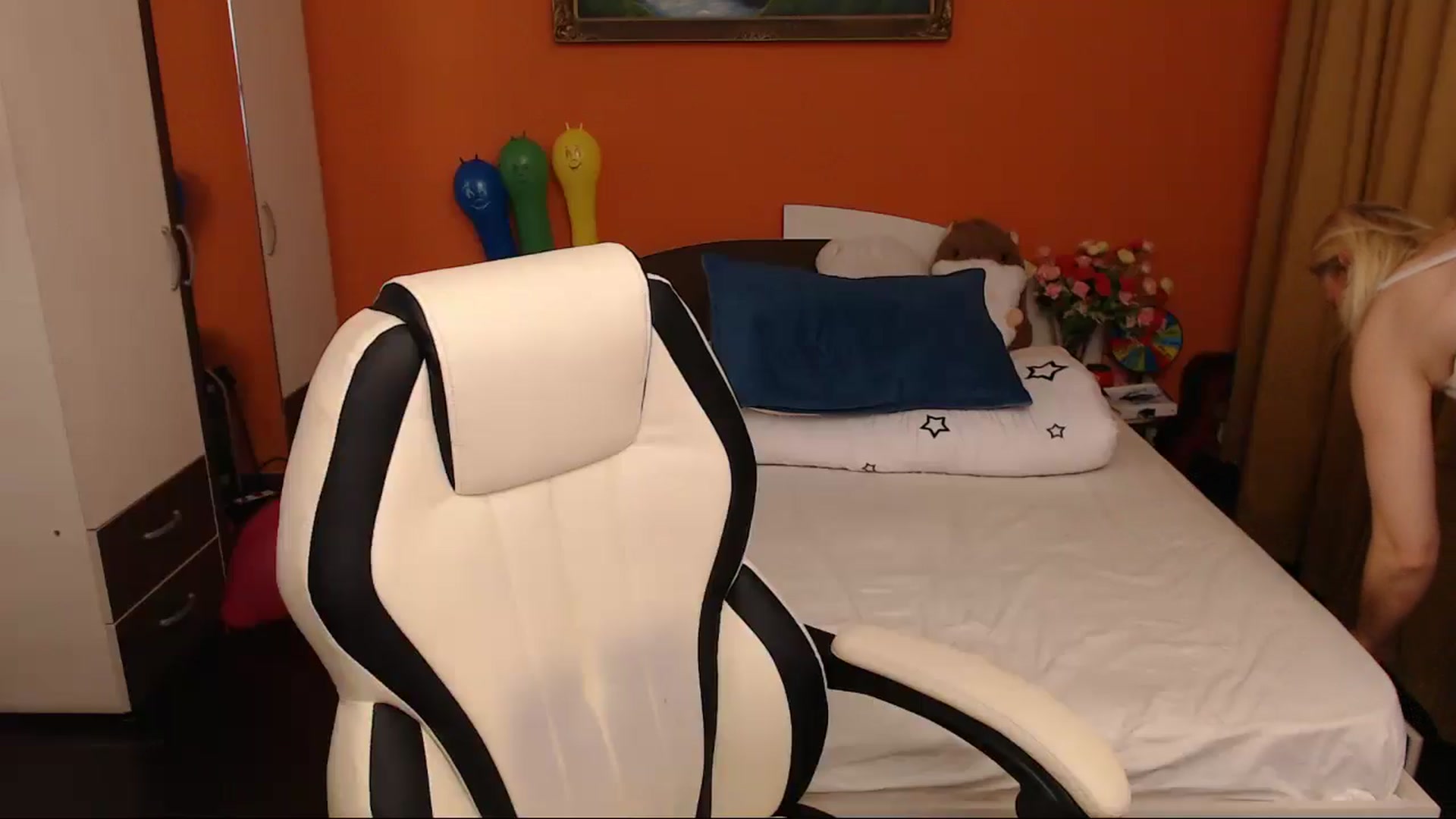 Gallery image thumbnail from LoveeSunshine's myfreecams stream on, 04/13/2026, 24:30 image 15 of 20