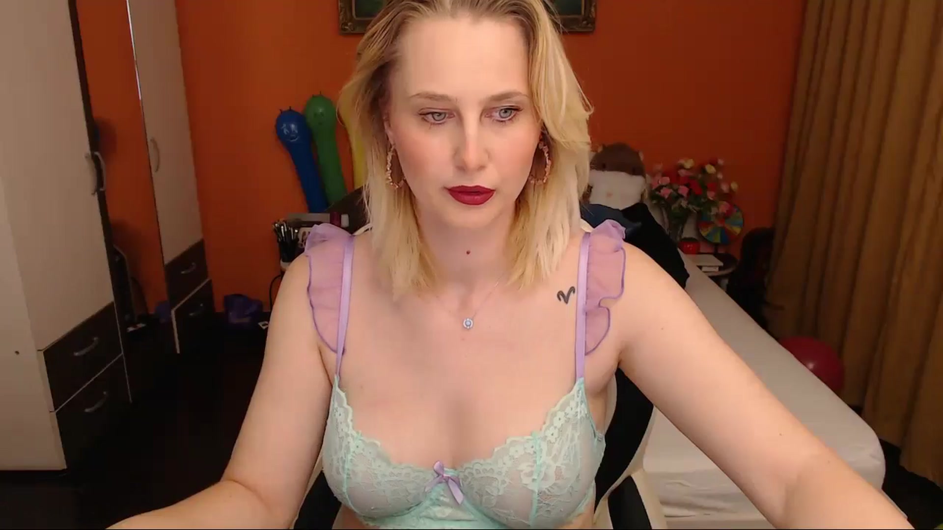 Gallery image thumbnail from LoveeSunshine's myfreecams stream on, 04/15/2026, 18:51 image 3 of 20