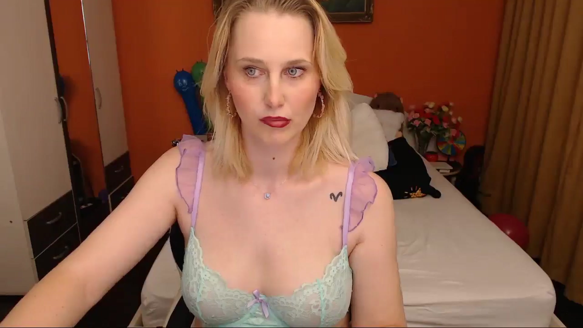 Gallery image thumbnail from LoveeSunshine's myfreecams stream on, 04/15/2026, 20:15 image 9 of 20