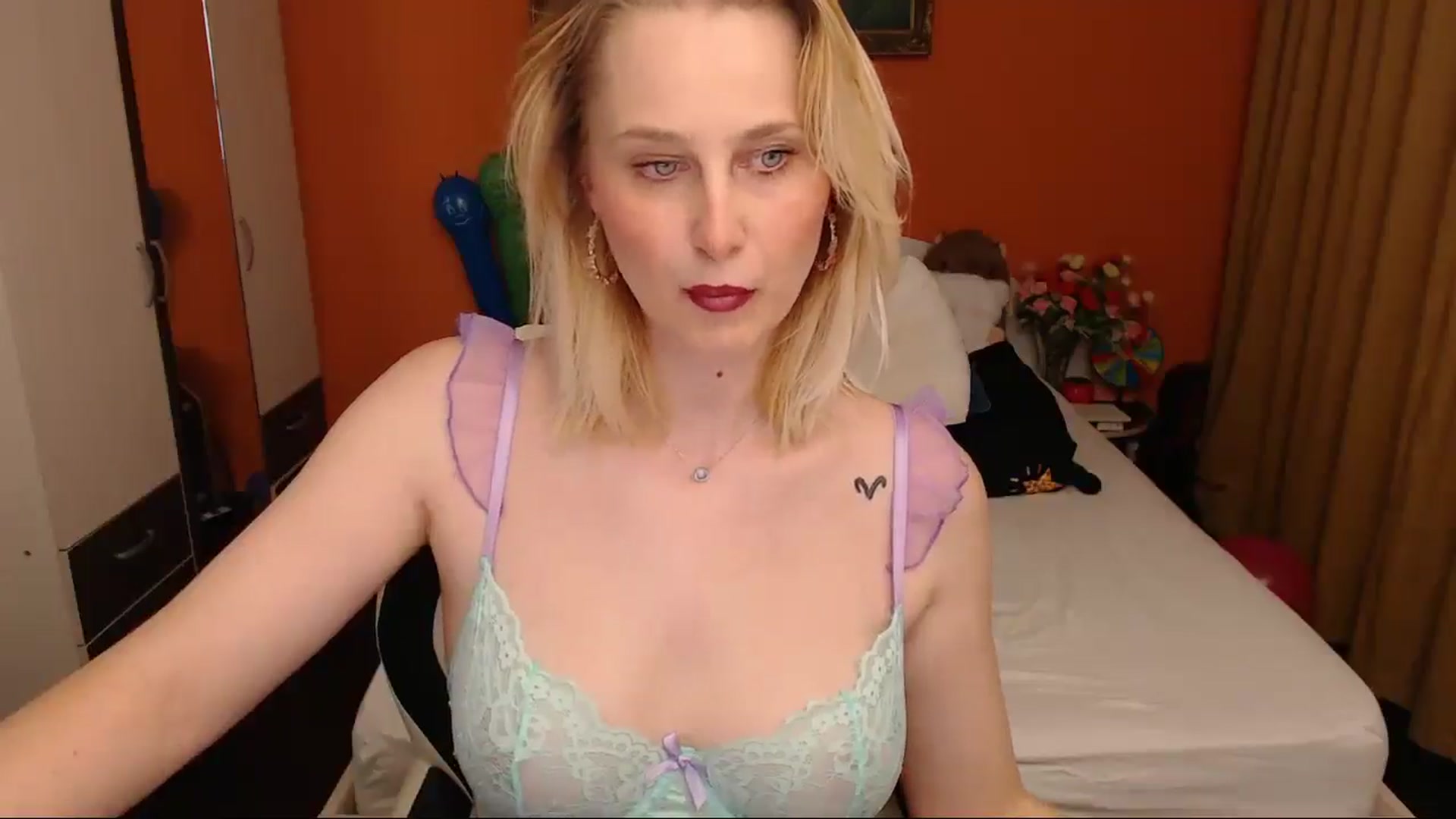 Gallery image thumbnail from LoveeSunshine's myfreecams stream on, 04/15/2026, 20:15 image 5 of 20
