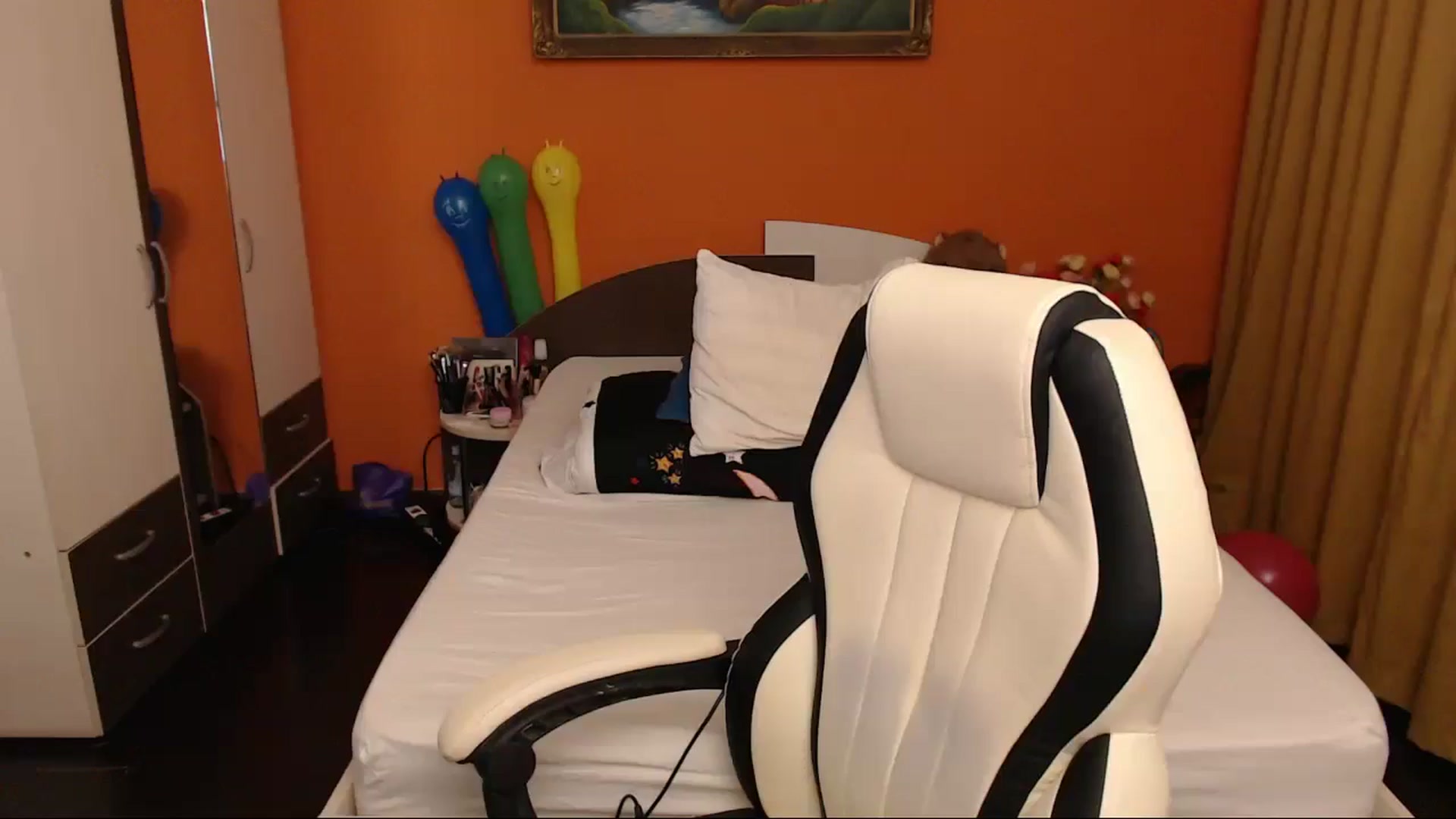 Gallery image thumbnail from LoveeSunshine's myfreecams stream on, 04/15/2026, 20:15 image 7 of 20