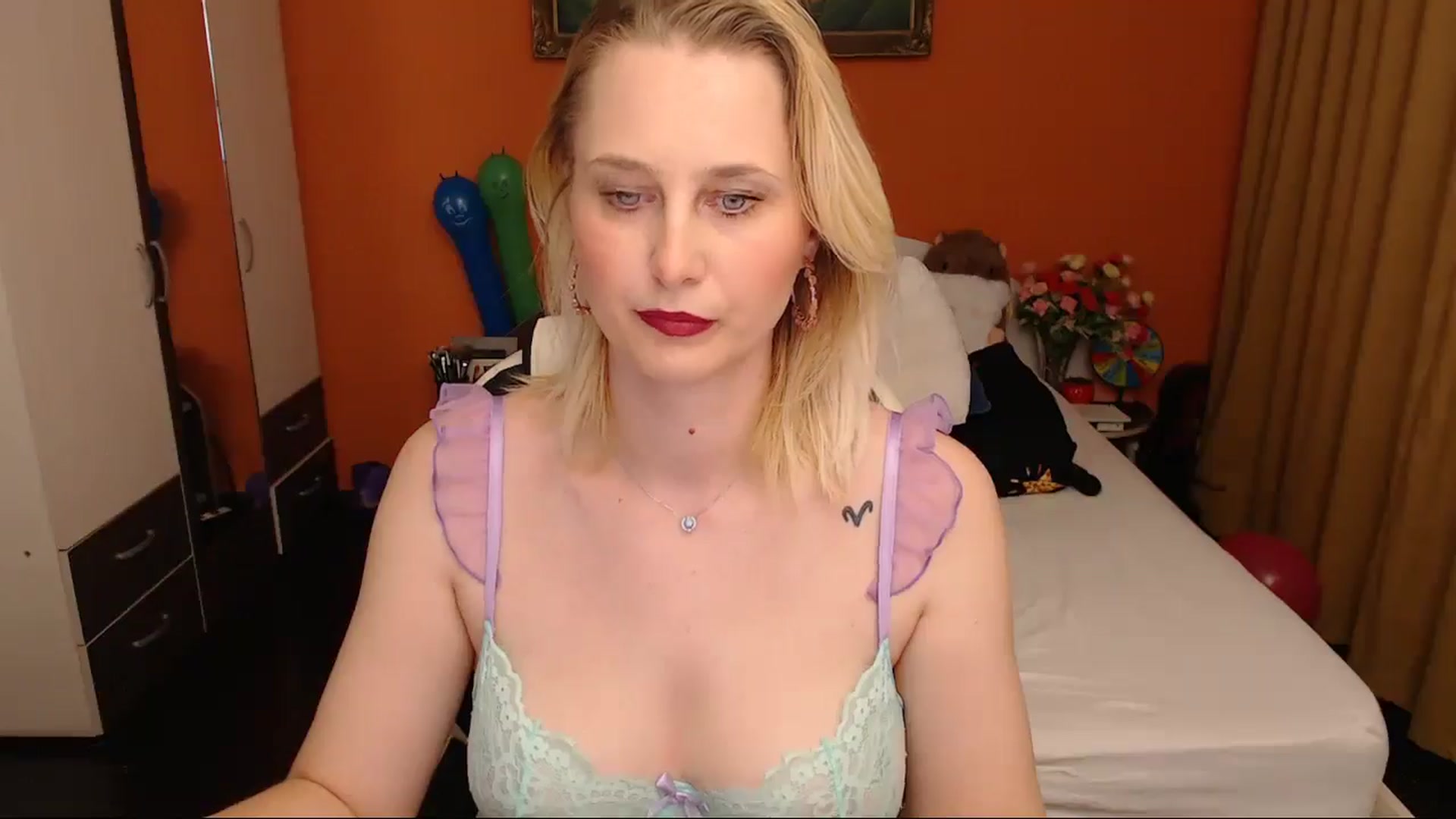 Gallery image thumbnail from LoveeSunshine's myfreecams stream on, 04/15/2026, 20:15 image 18 of 20