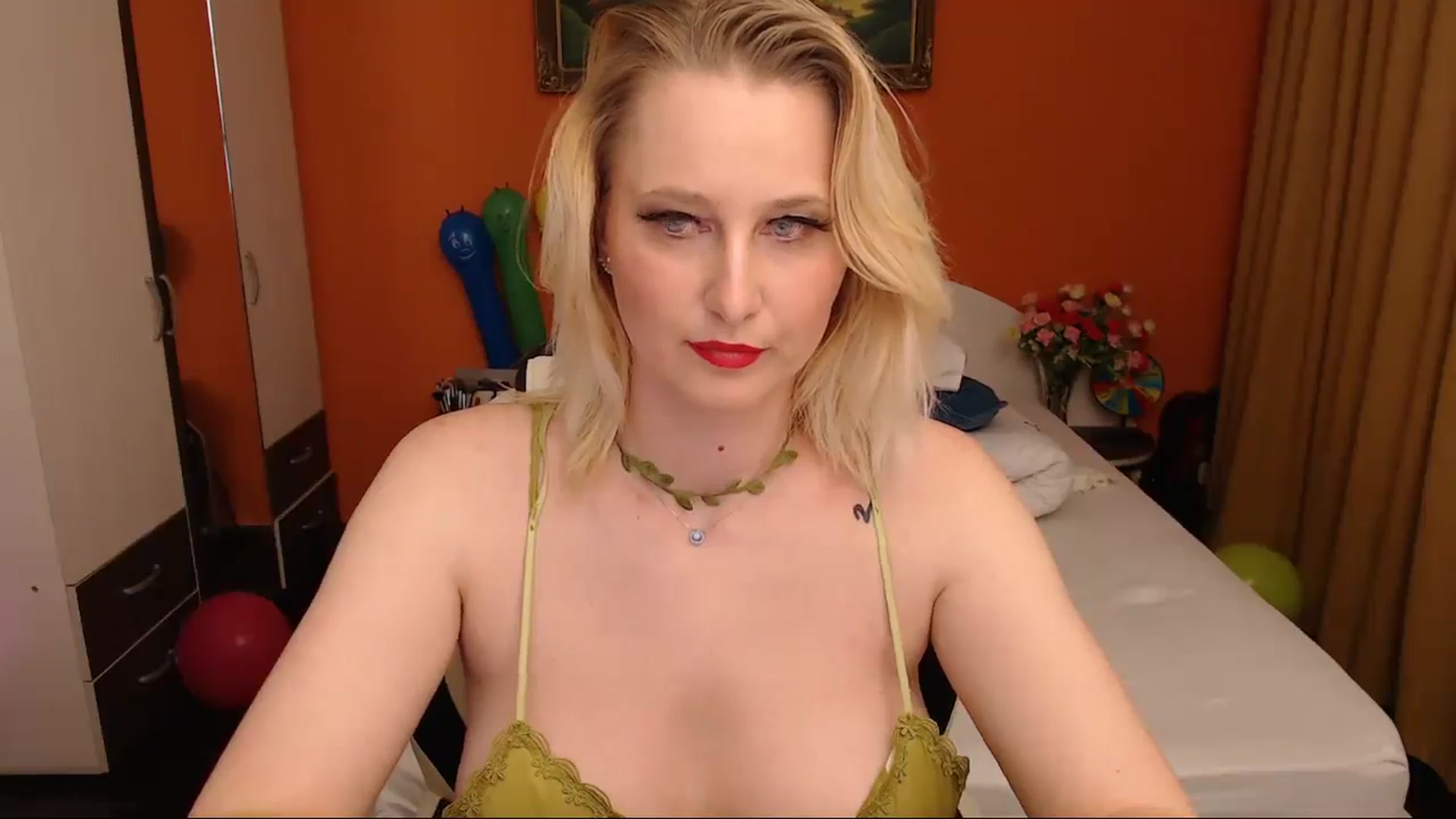Gallery image thumbnail from LoveeSunshine's myfreecams stream on, 04/20/2026, 23:23 image 15 of 20