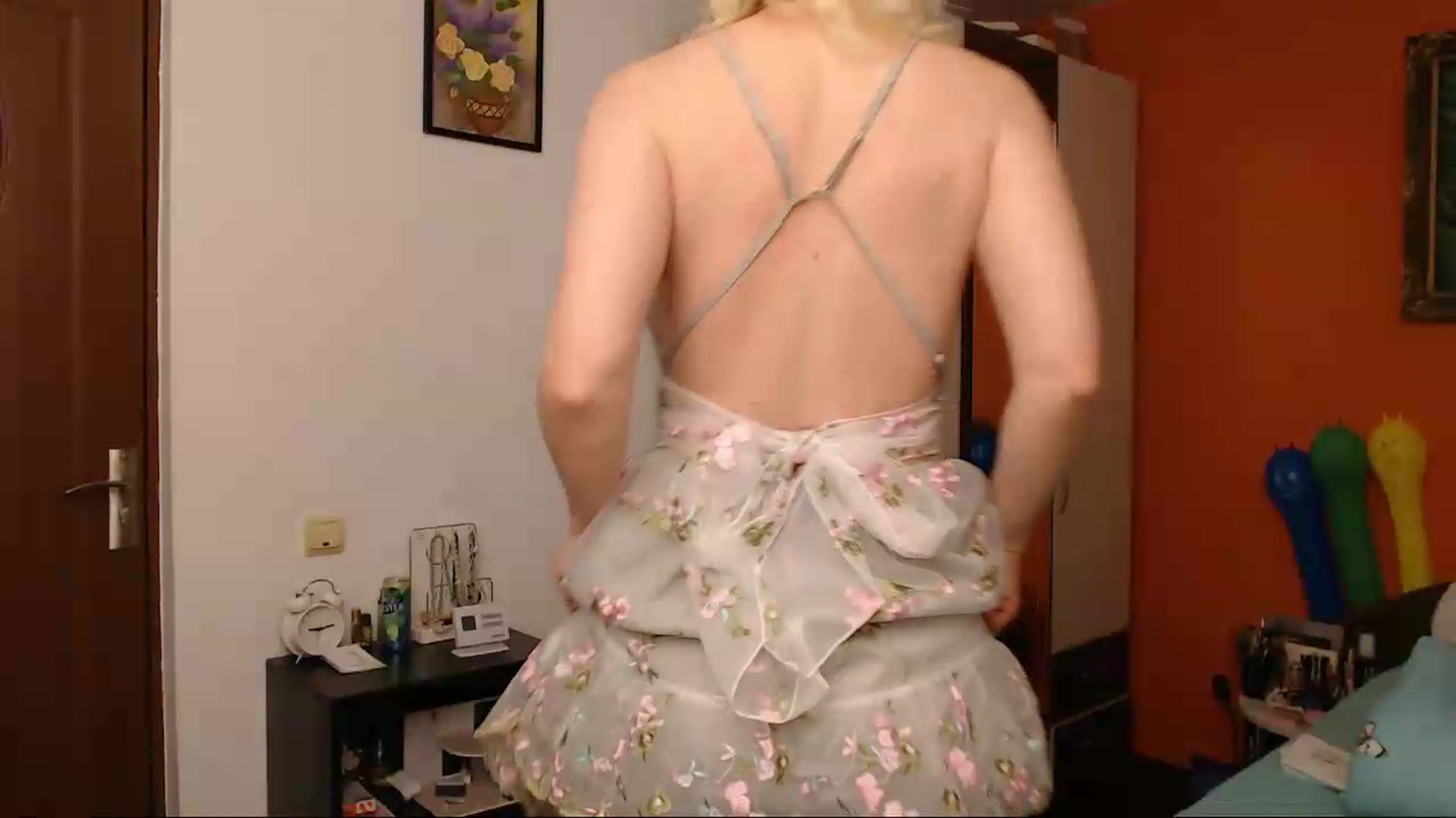 Gallery image thumbnail from LoveeSunshine's myfreecams stream on, 05/04/2026, 18:19 image 19 of 20