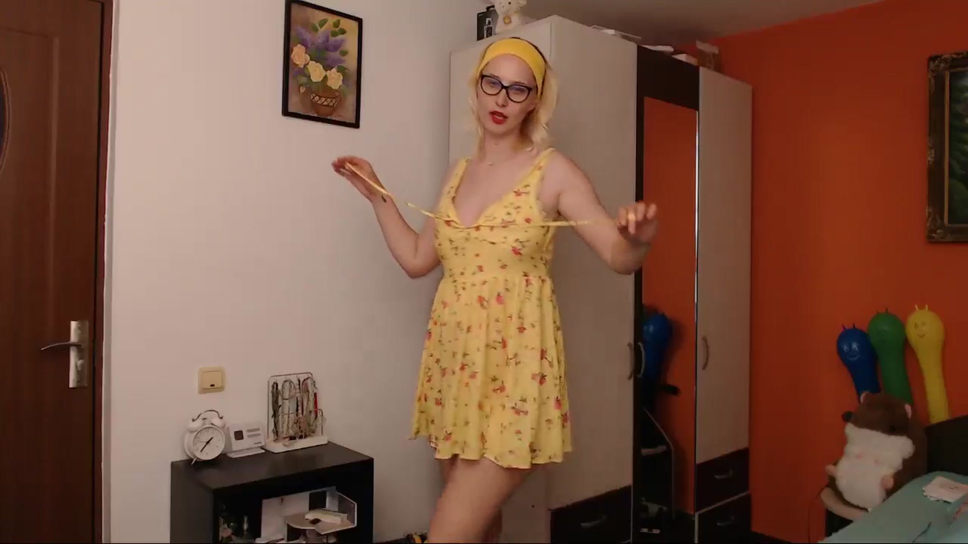 Gallery image thumbnail from LoveeSunshine's myfreecams stream on, 05/06/2026, 22:44 image 13 of 20