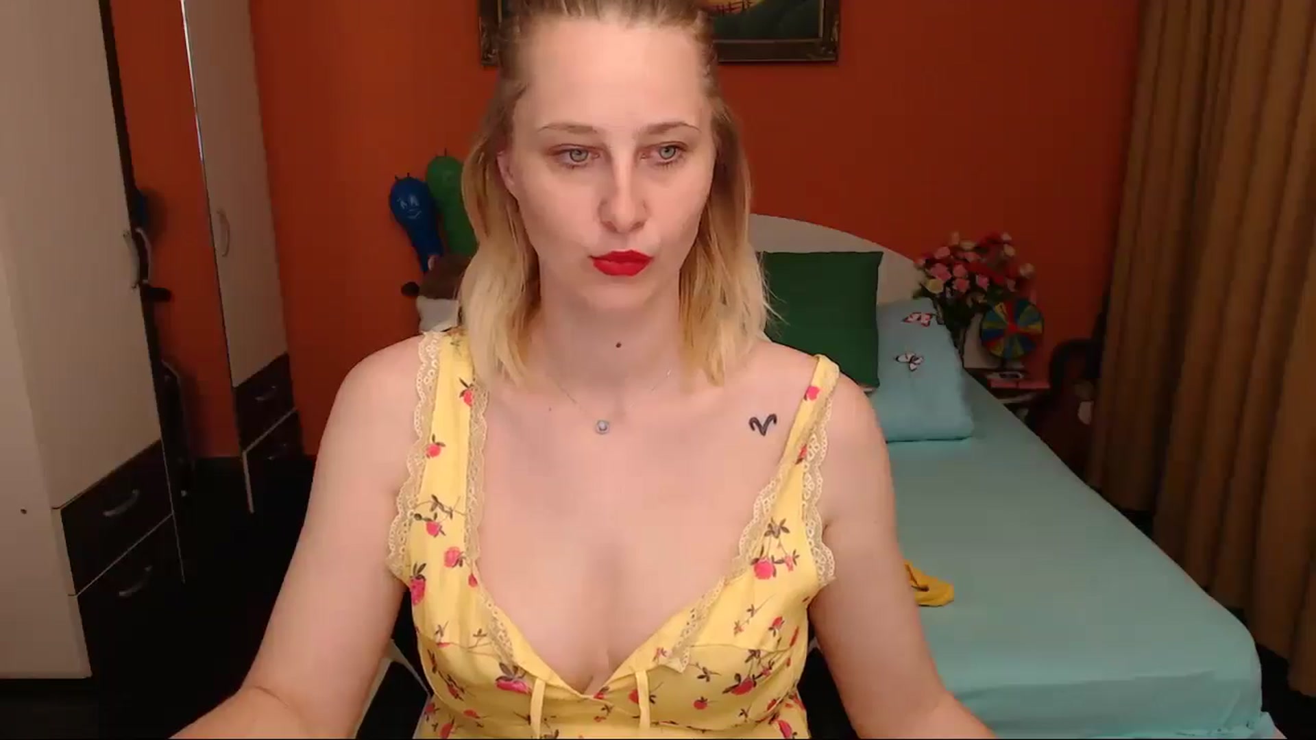 Gallery image thumbnail from LoveeSunshine's myfreecams stream on, 05/06/2026, 23:18 image 17 of 20
