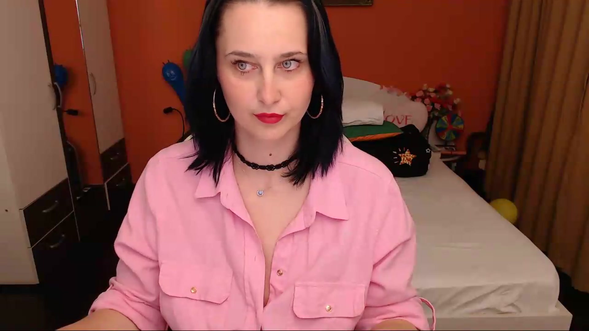 Gallery image thumbnail from LoveeSunshine's myfreecams stream on, 05/21/2026, 18:42 image 18 of 20