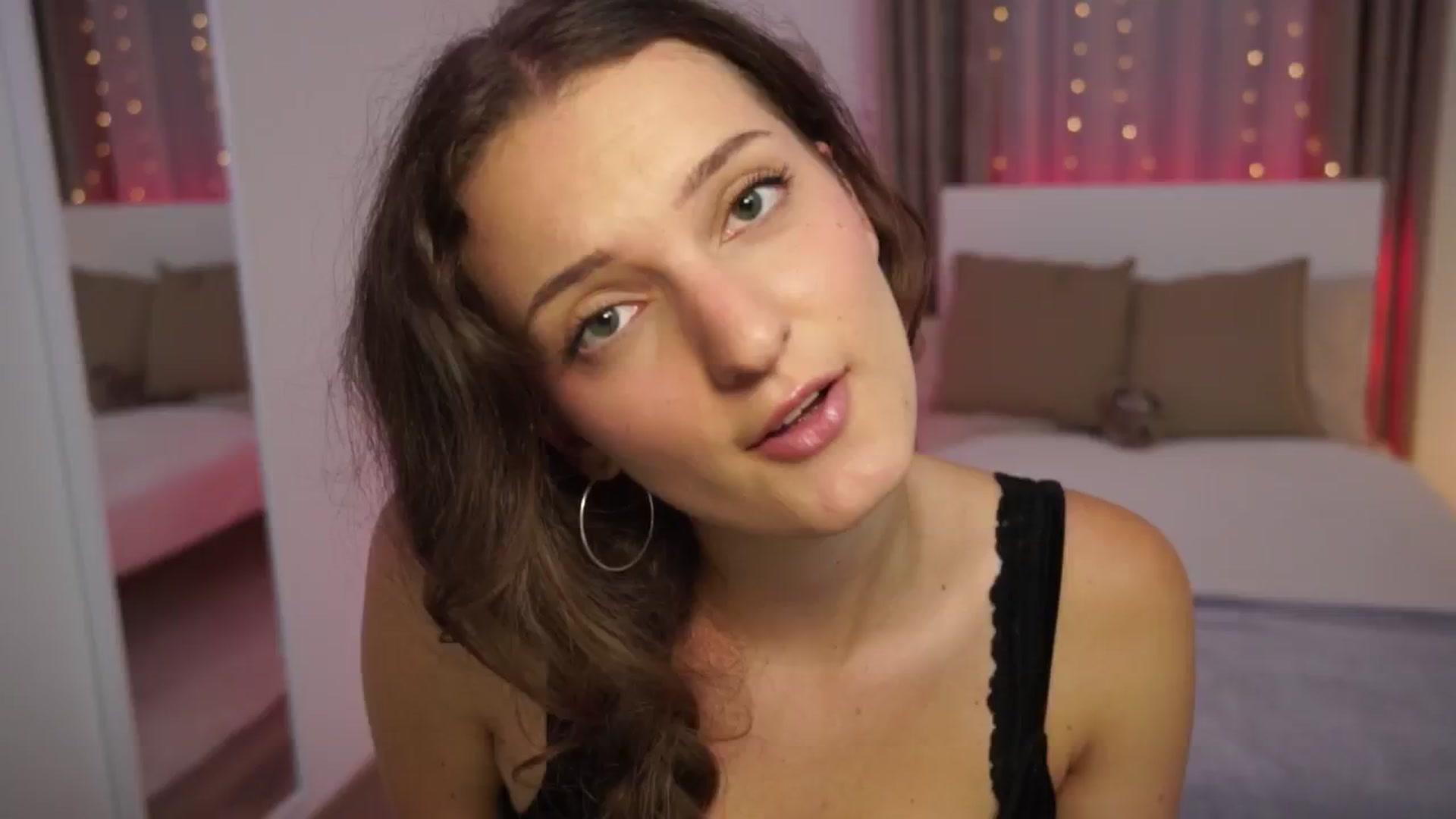 Gallery image thumbnail from LoveelyLunaa's myfreecams stream on, 09/07/2024, 12:32 image 19 of 20