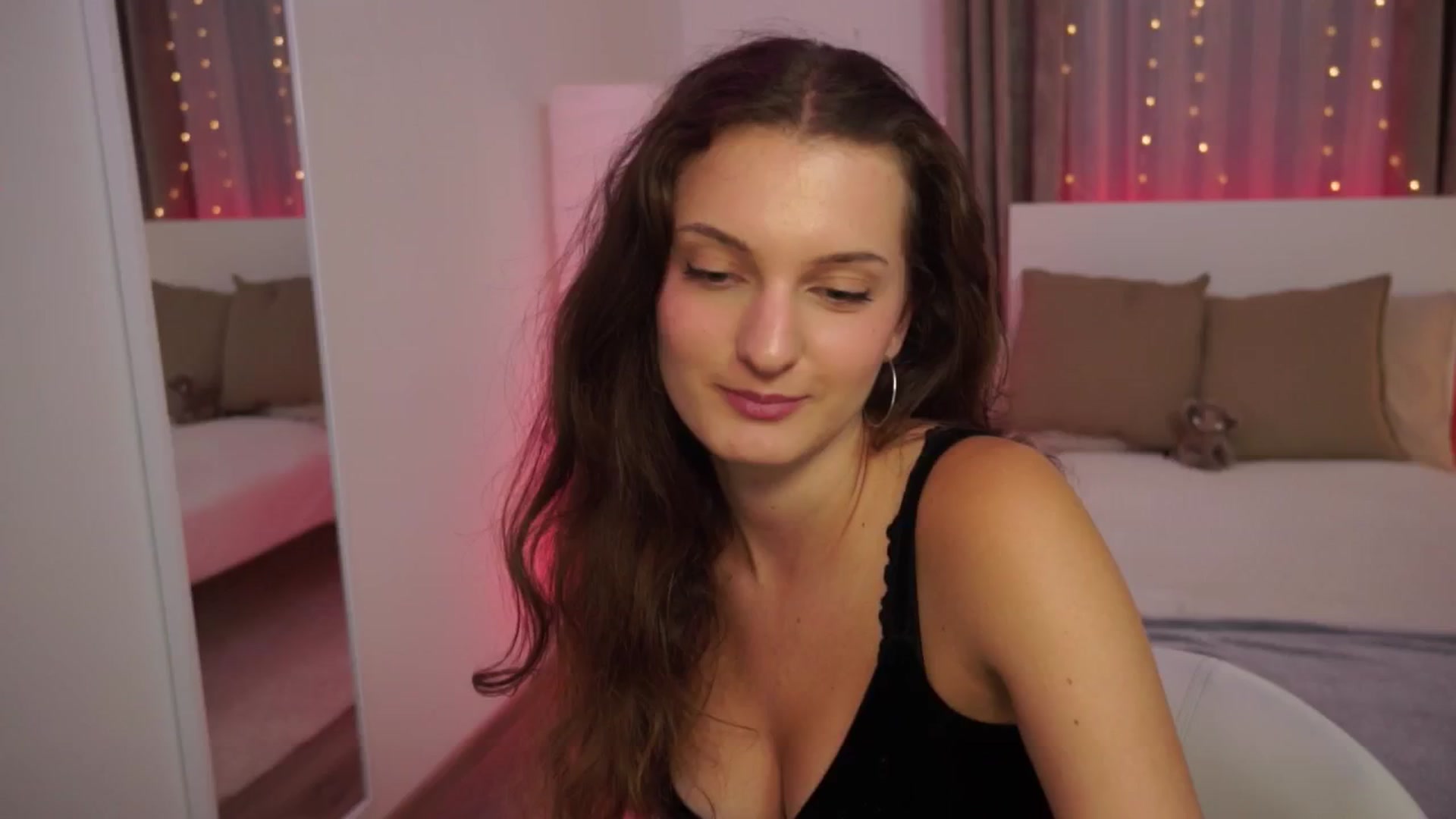 Gallery image thumbnail from LoveelyLunaa's myfreecams stream on, 09/07/2024, 13:49 image 20 of 20