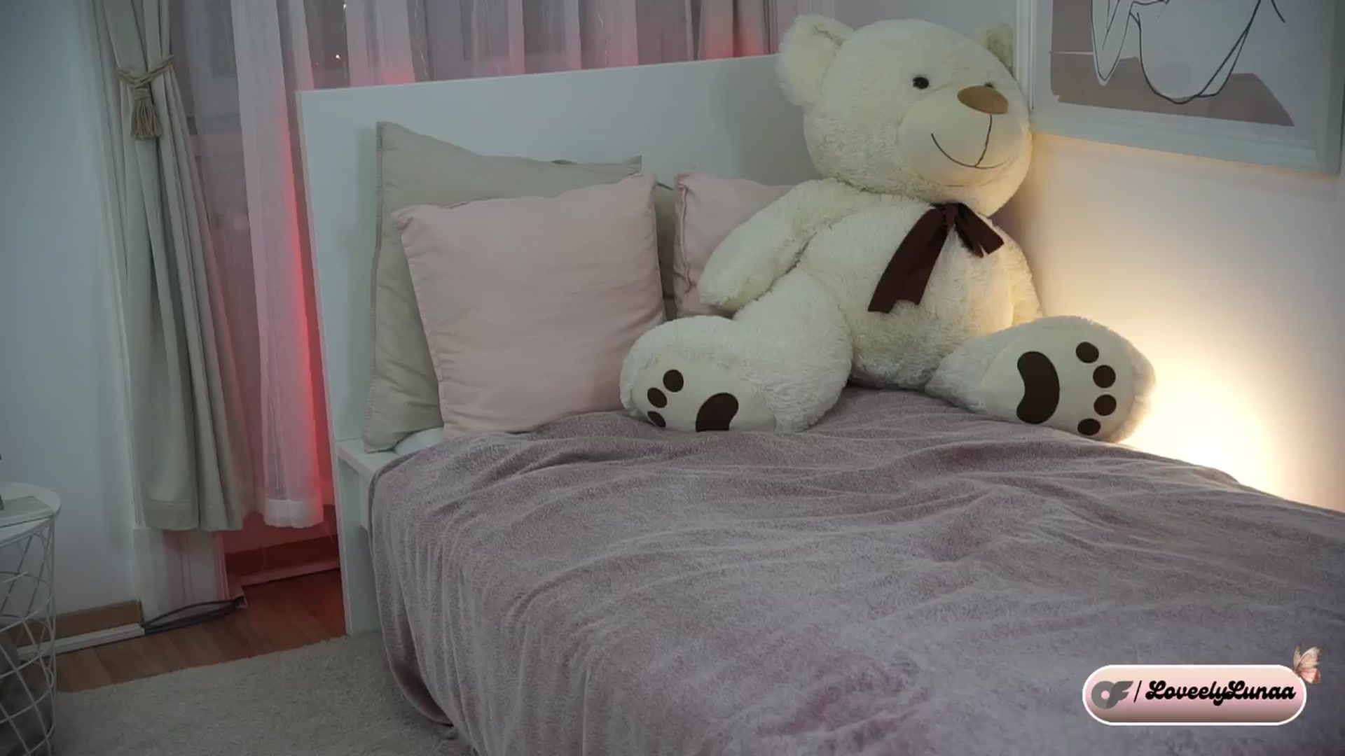 Gallery image thumbnail from LoveelyLunaa's myfreecams stream on, 11/03/2024, 12:28 image 1 of 20