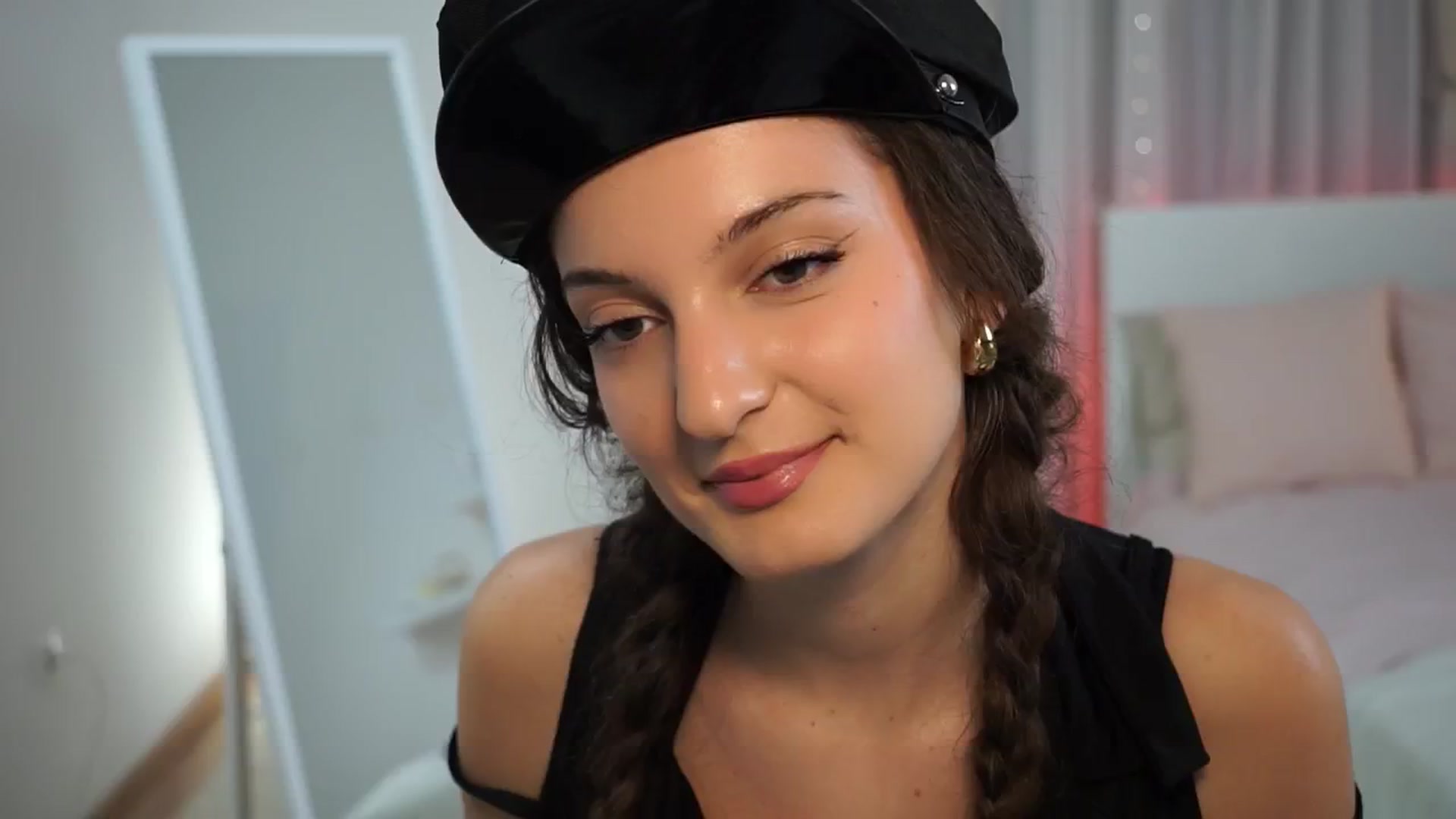 Gallery image thumbnail from LoveelyLunaa's myfreecams stream on, 11/06/2024, 11:37 image 12 of 20
