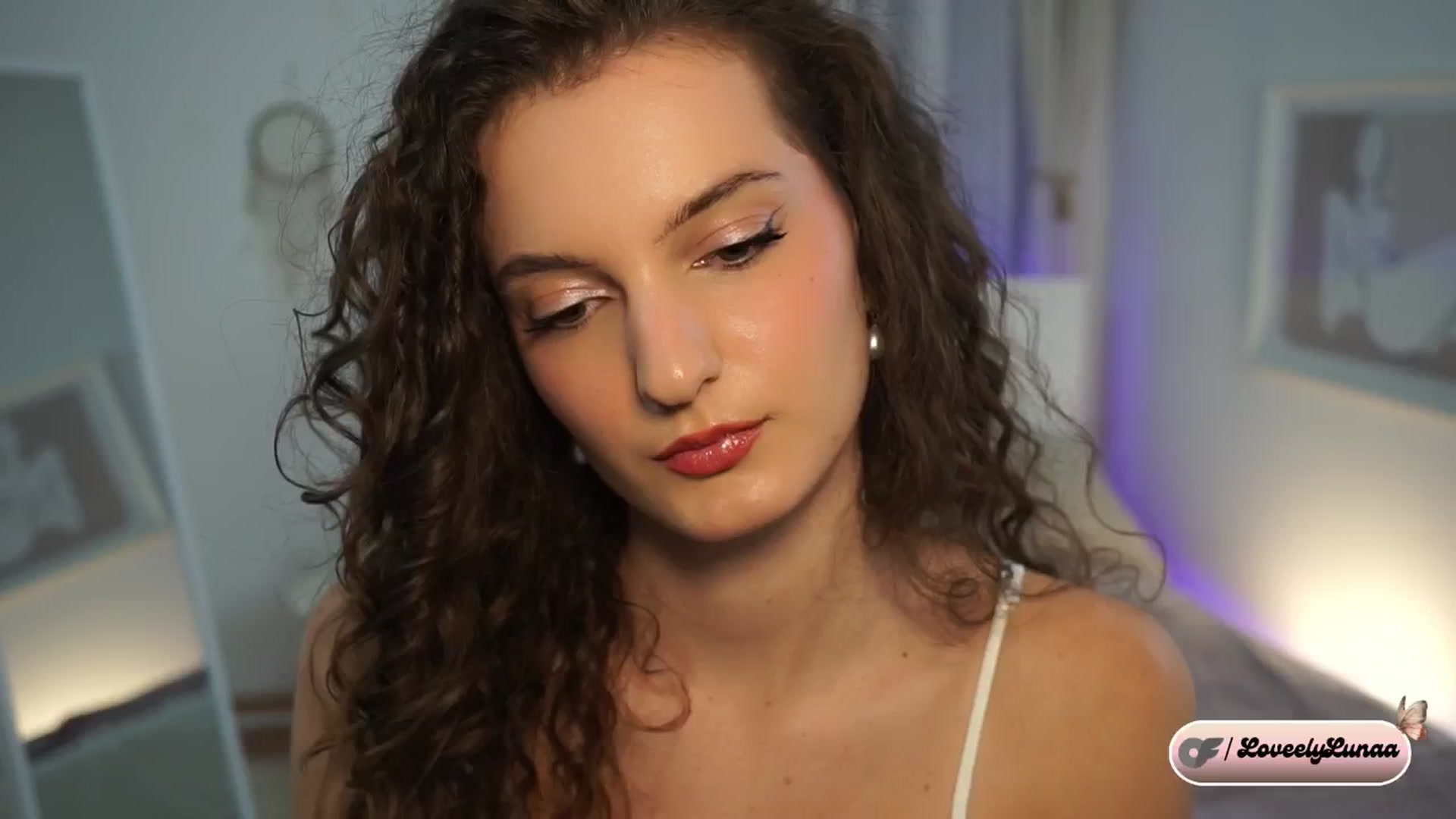 Gallery image thumbnail from LoveelyLunaa's myfreecams stream on, 11/27/2024, 20:31 image 18 of 20