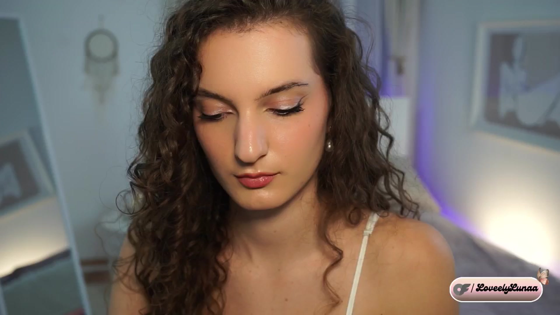 Gallery image thumbnail from LoveelyLunaa's myfreecams stream on, 11/27/2024, 20:31 image 6 of 20