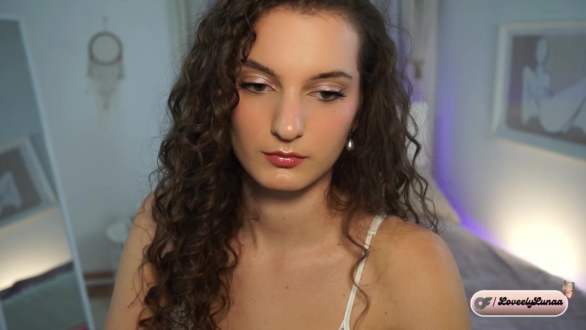 Gallery image thumbnail from LoveelyLunaa's myfreecams stream on, 11/27/2024, 20:31 image 5 of 20