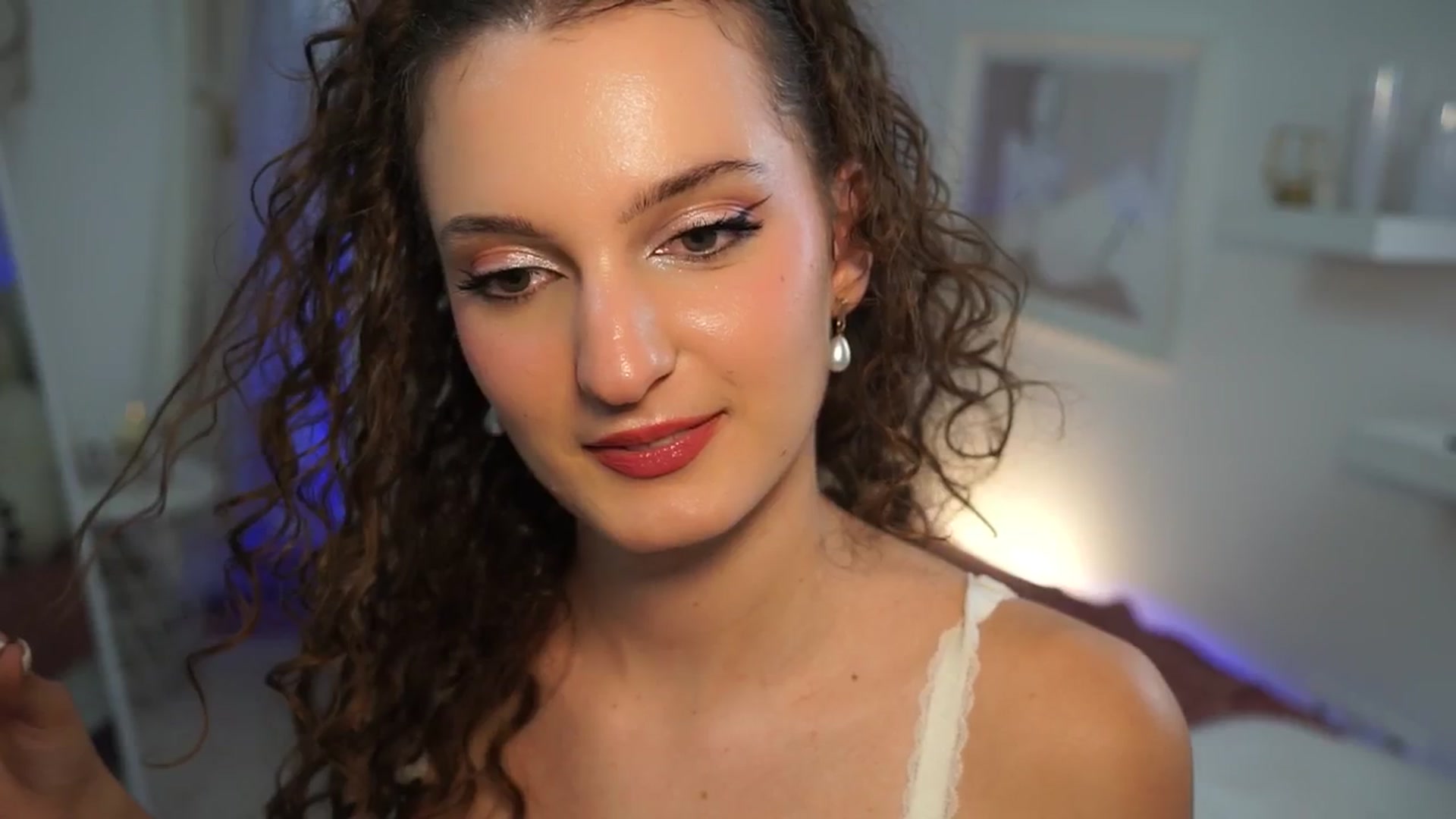 Gallery image thumbnail from LoveelyLunaa's myfreecams stream on, 12/01/2024, 22:59 image 5 of 20