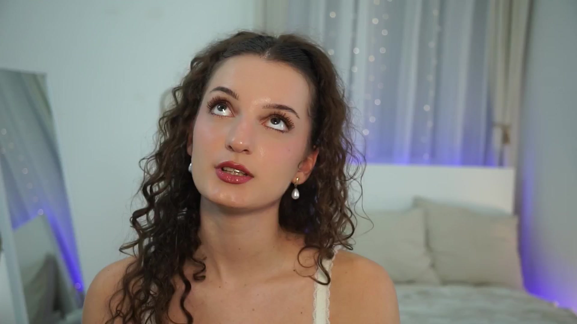 Gallery image thumbnail from LoveelyLunaa's myfreecams stream on, 12/11/2024, 18:11 image 1 of 20