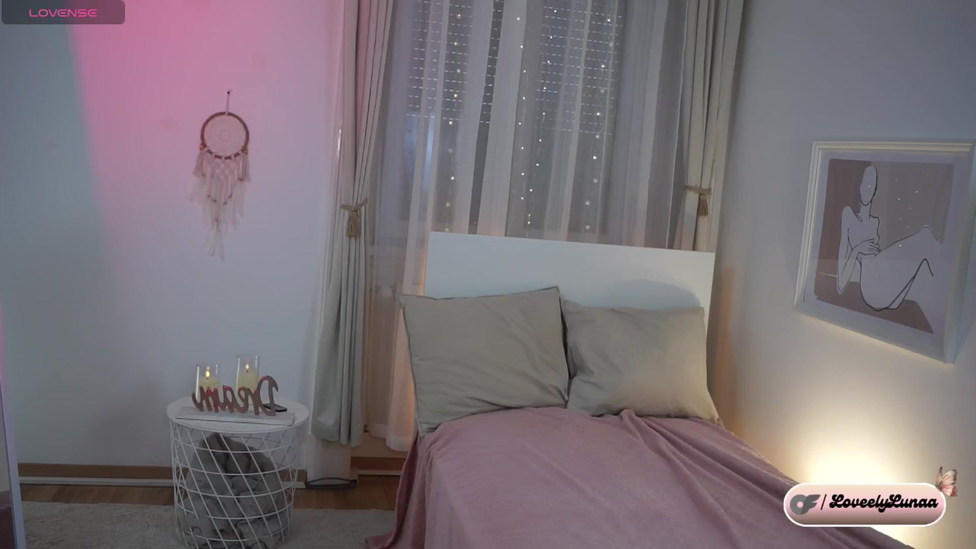 Gallery image thumbnail from LoveelyLunaa's myfreecams stream on, 12/14/2024, 11:38 image 12 of 20